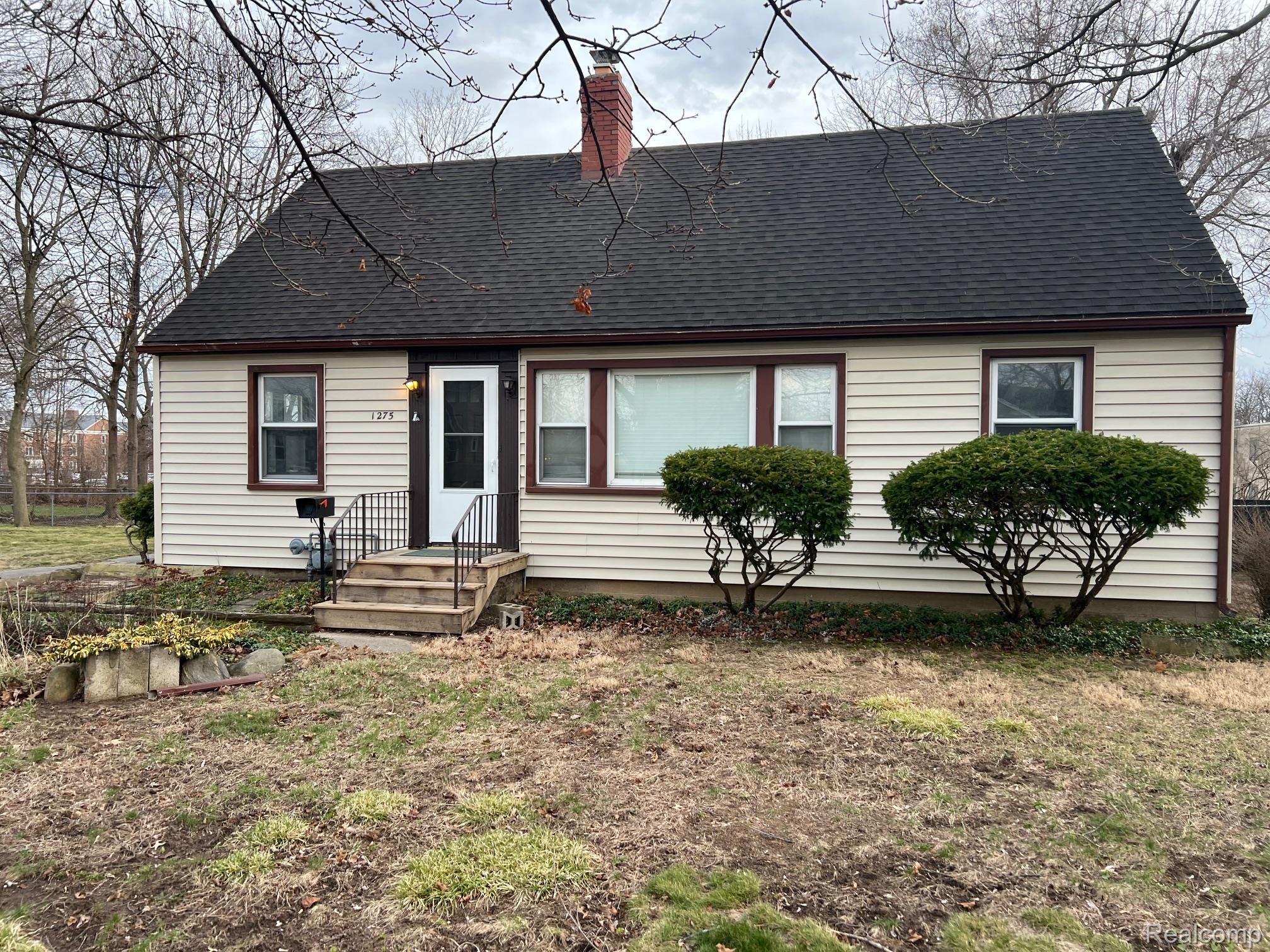 1275 University Avenue Property Photo 1