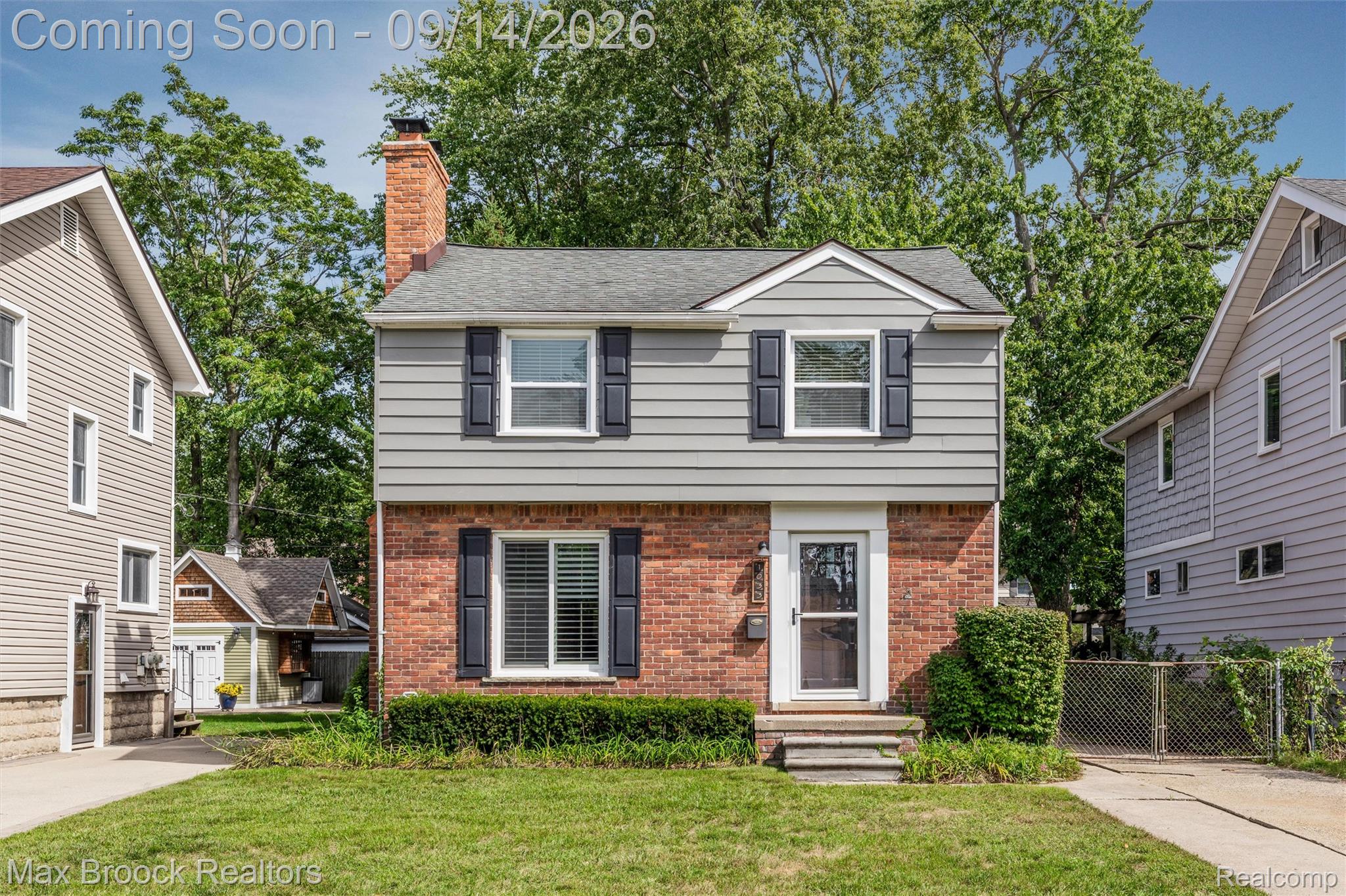 1033 Irving Avenue Property Photo 1