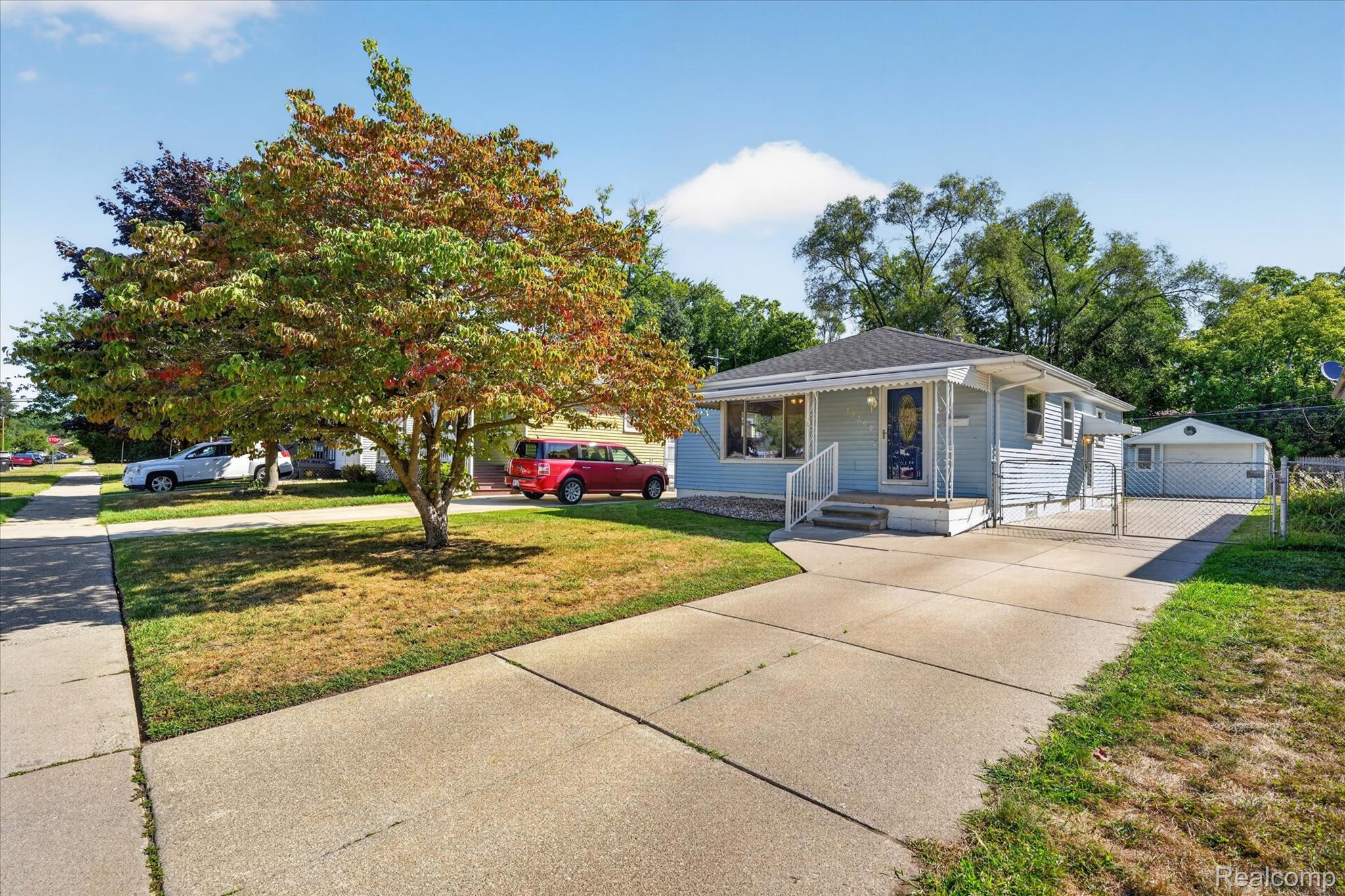 19360 Kinloch Street Property Photo 2