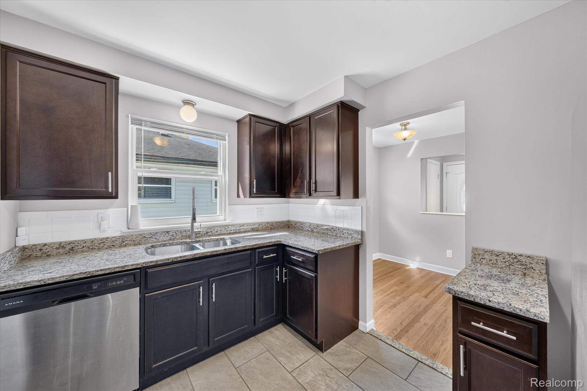 19360 Kinloch Street Property Photo 7