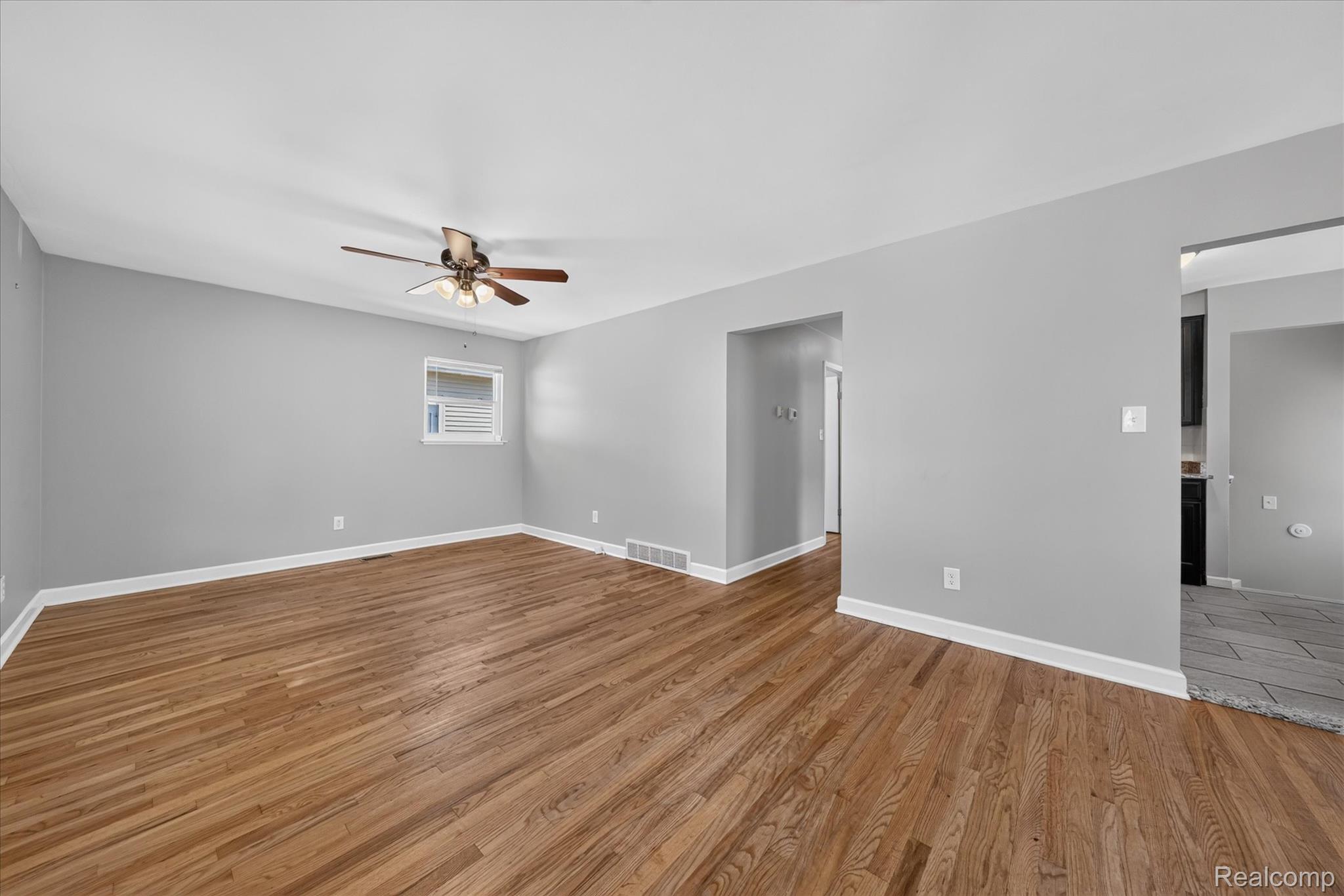 19360 Kinloch Street Property Photo 11