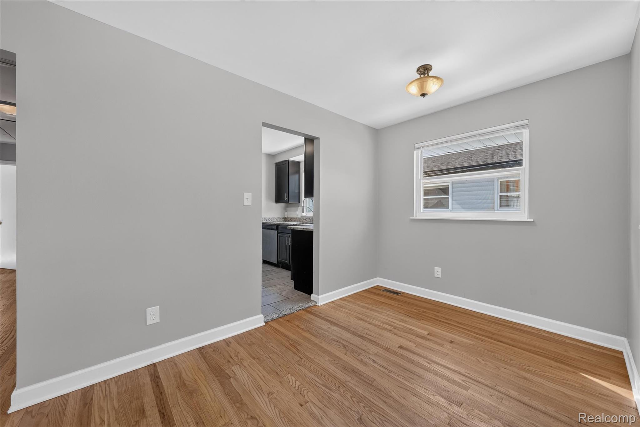 19360 Kinloch Street Property Photo 14