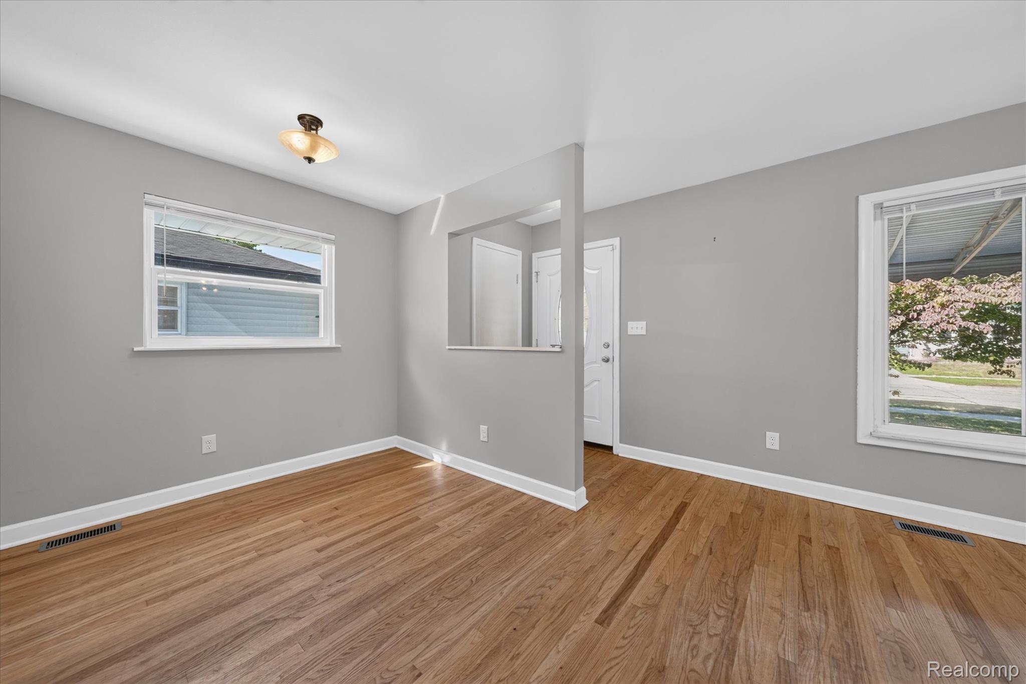 19360 Kinloch Street Property Photo 15