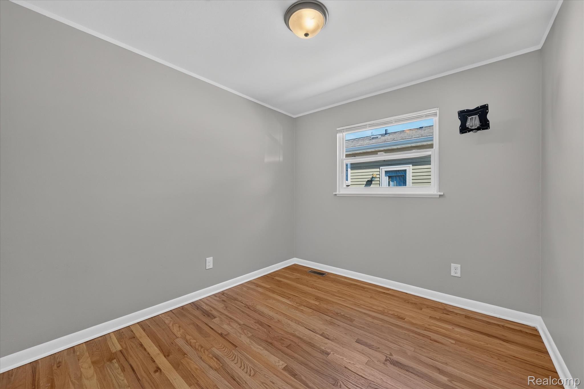 19360 Kinloch Street Property Photo 17