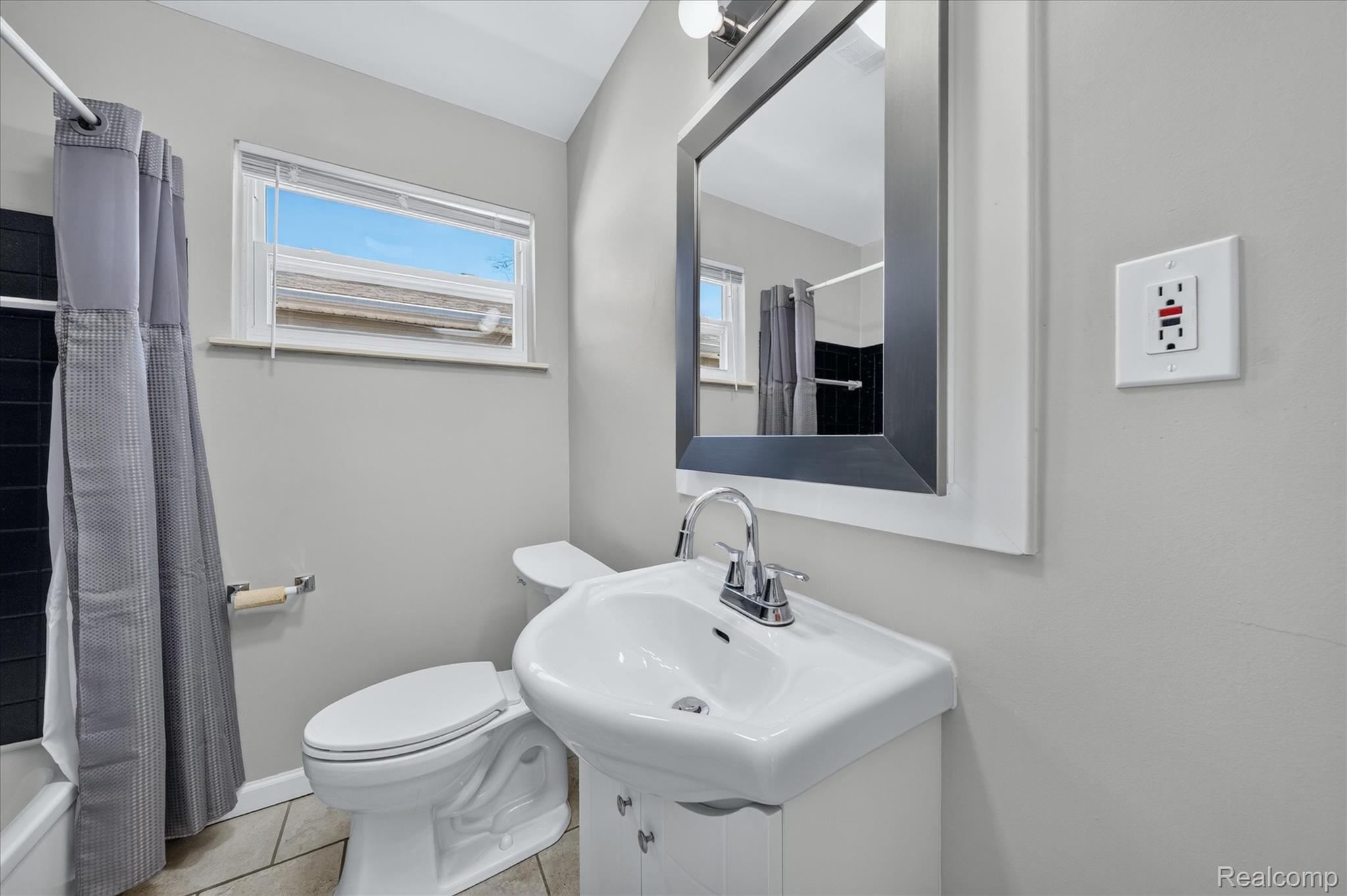 19360 Kinloch Street Property Photo 21