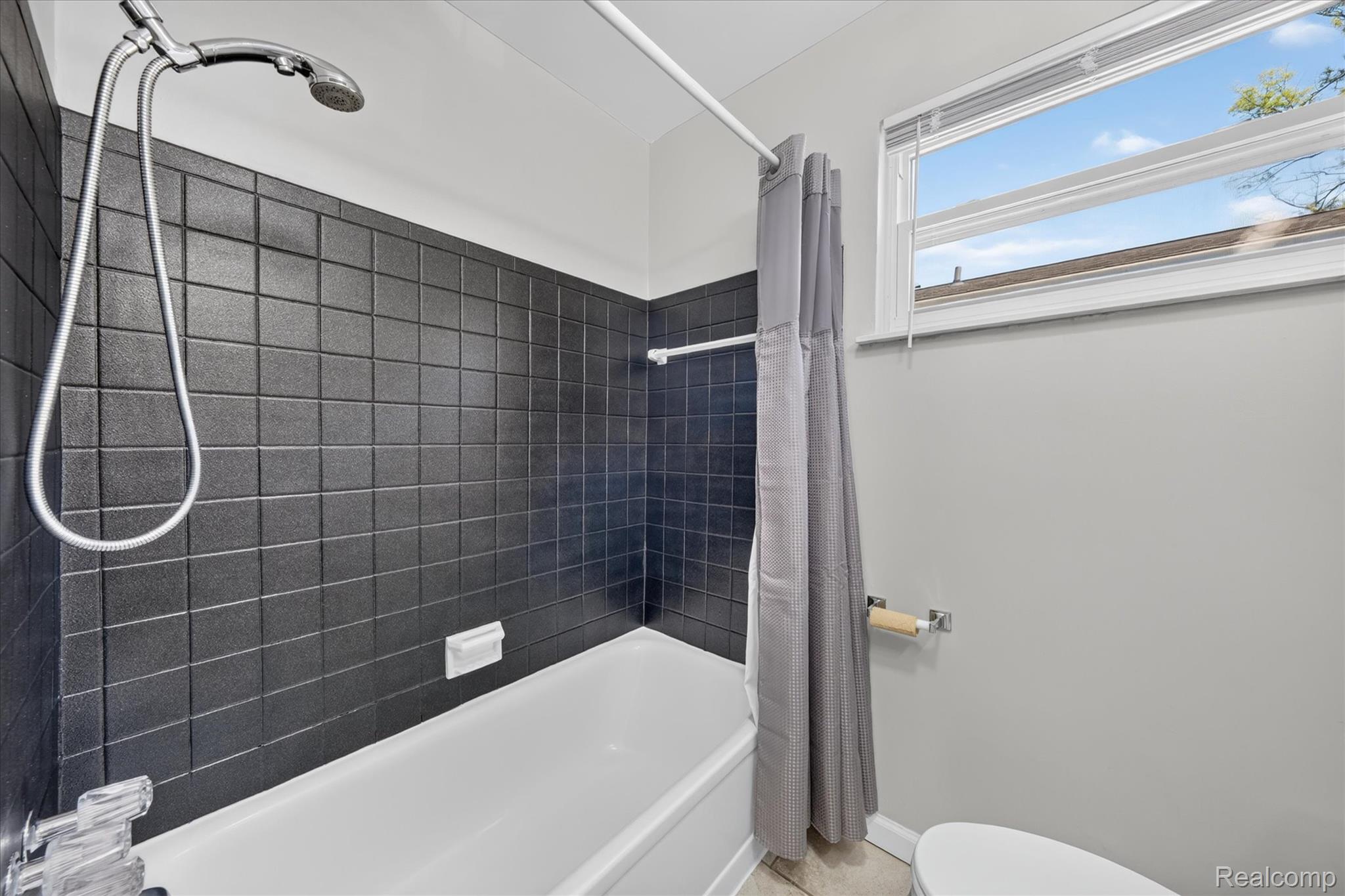 19360 Kinloch Street Property Photo 22