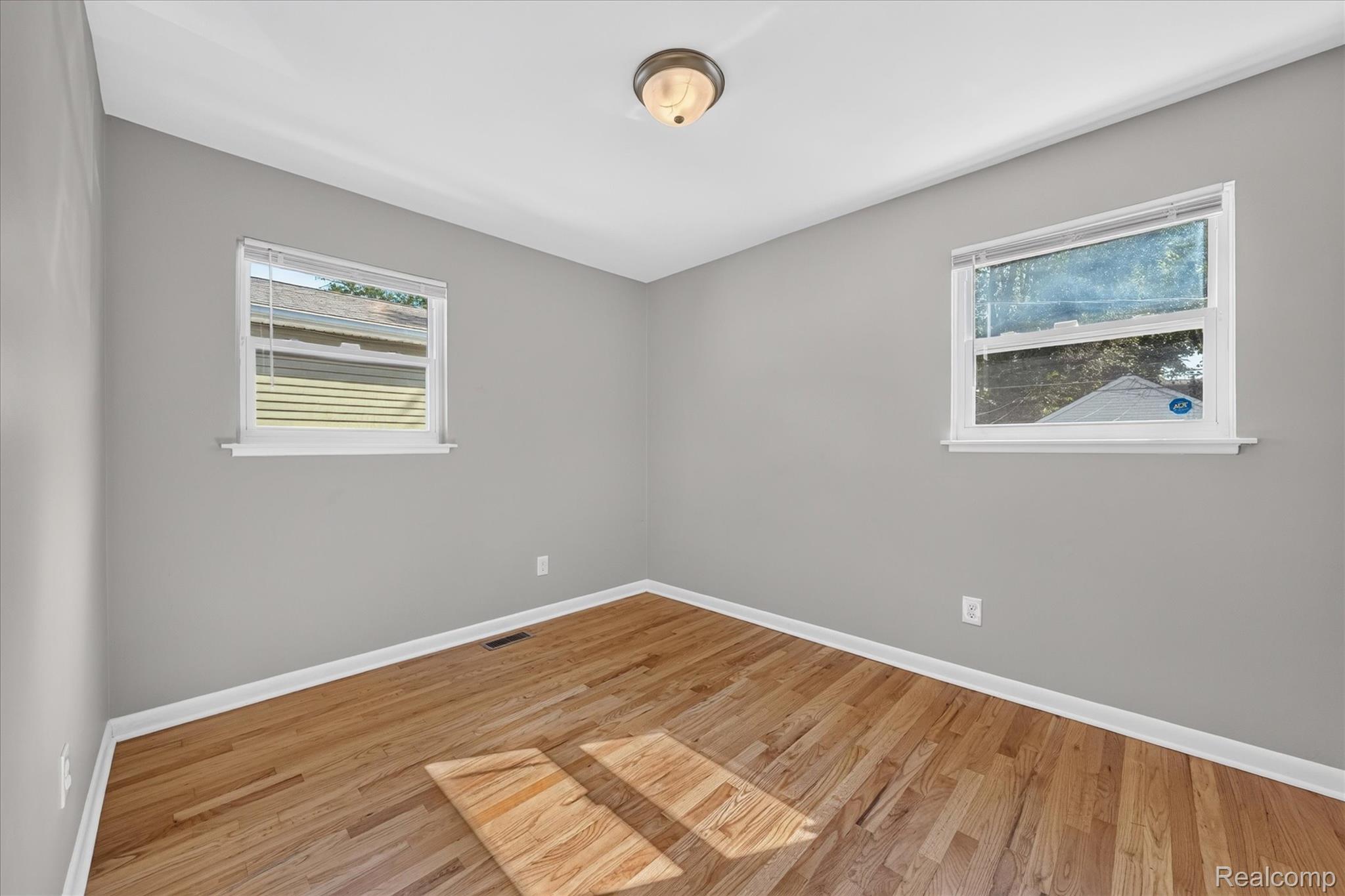 19360 Kinloch Street Property Photo 23