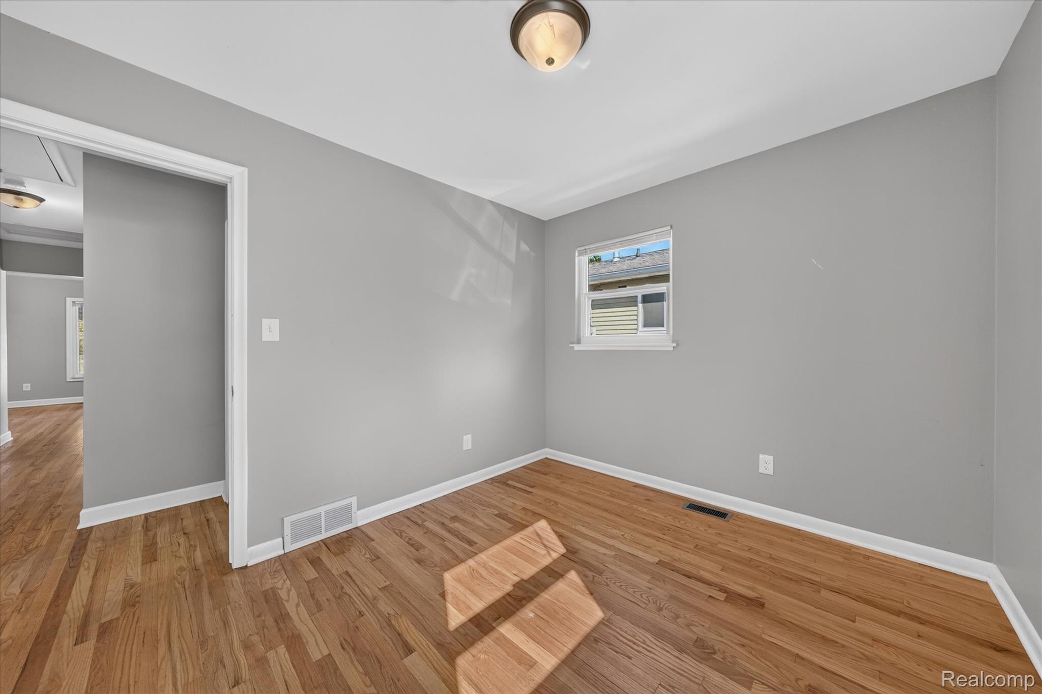 19360 Kinloch Street Property Photo 24