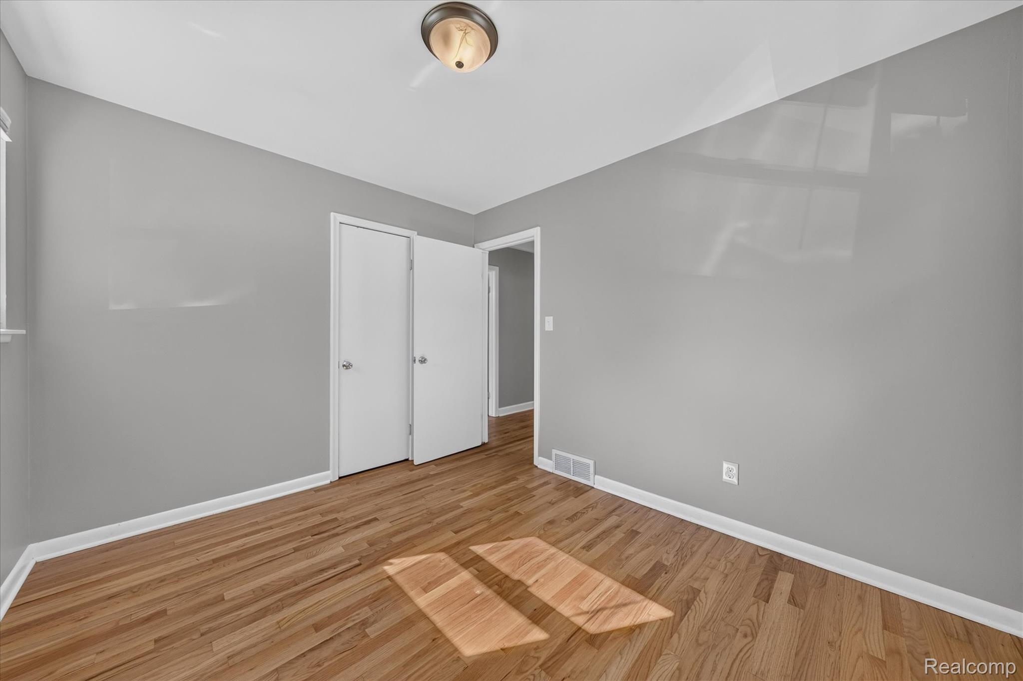 19360 Kinloch Street Property Photo 25