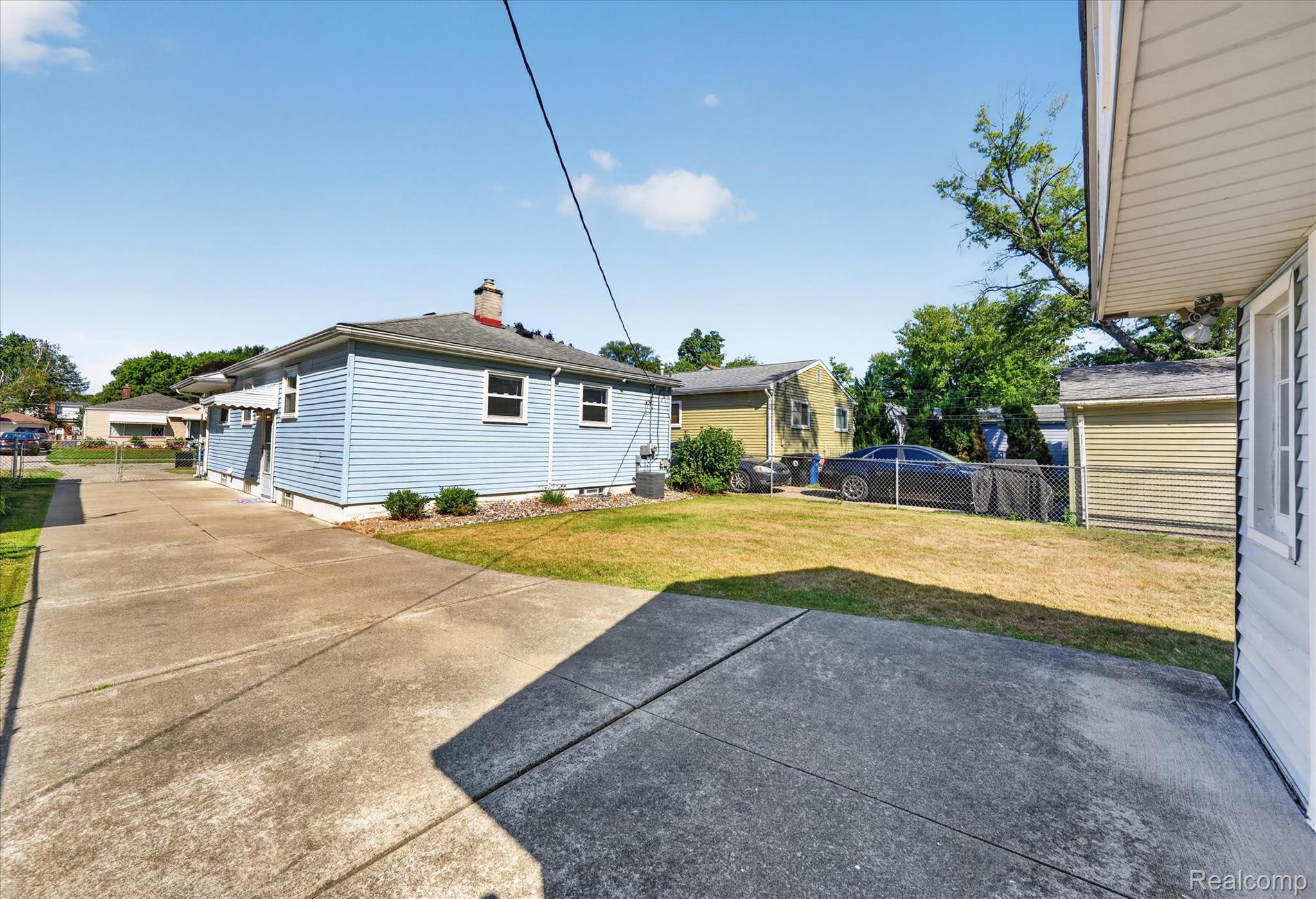19360 Kinloch Street Property Photo 34