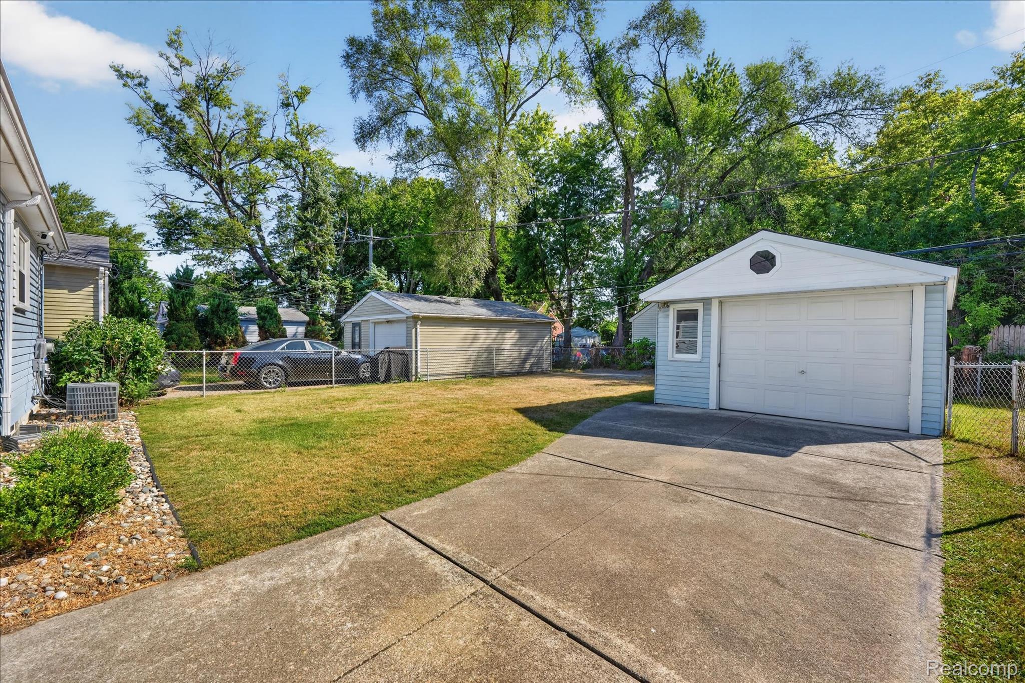 19360 Kinloch Street Property Photo 36