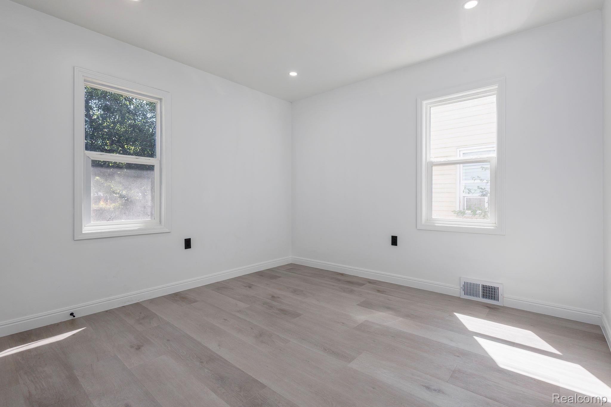 8076 Stahelin Avenue Property Photo 20