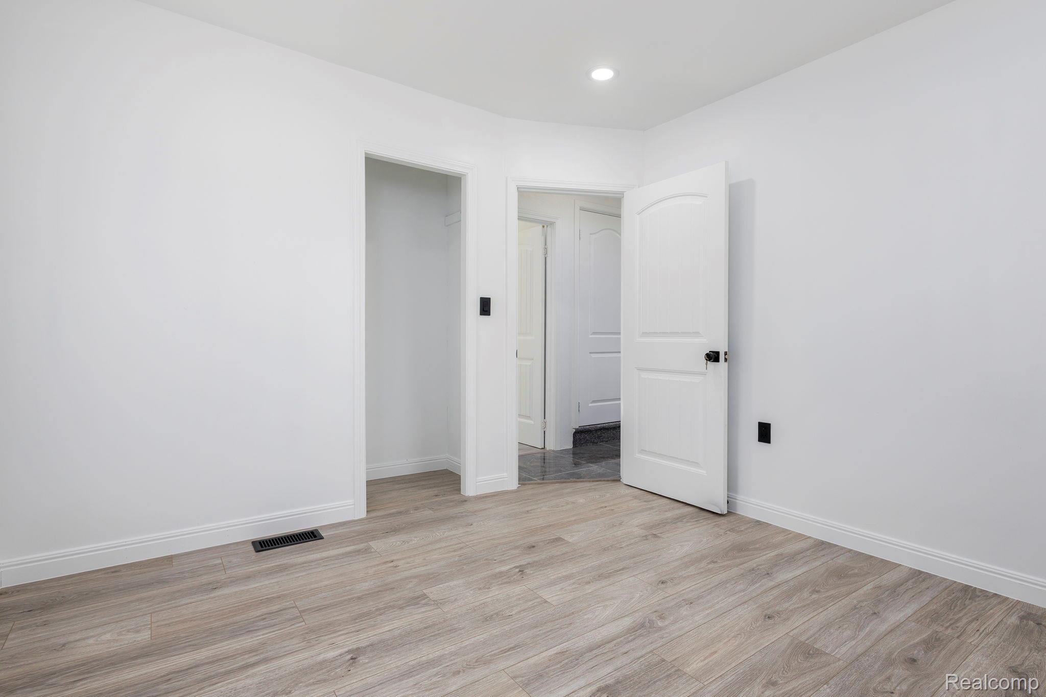 8076 Stahelin Avenue Property Photo 25