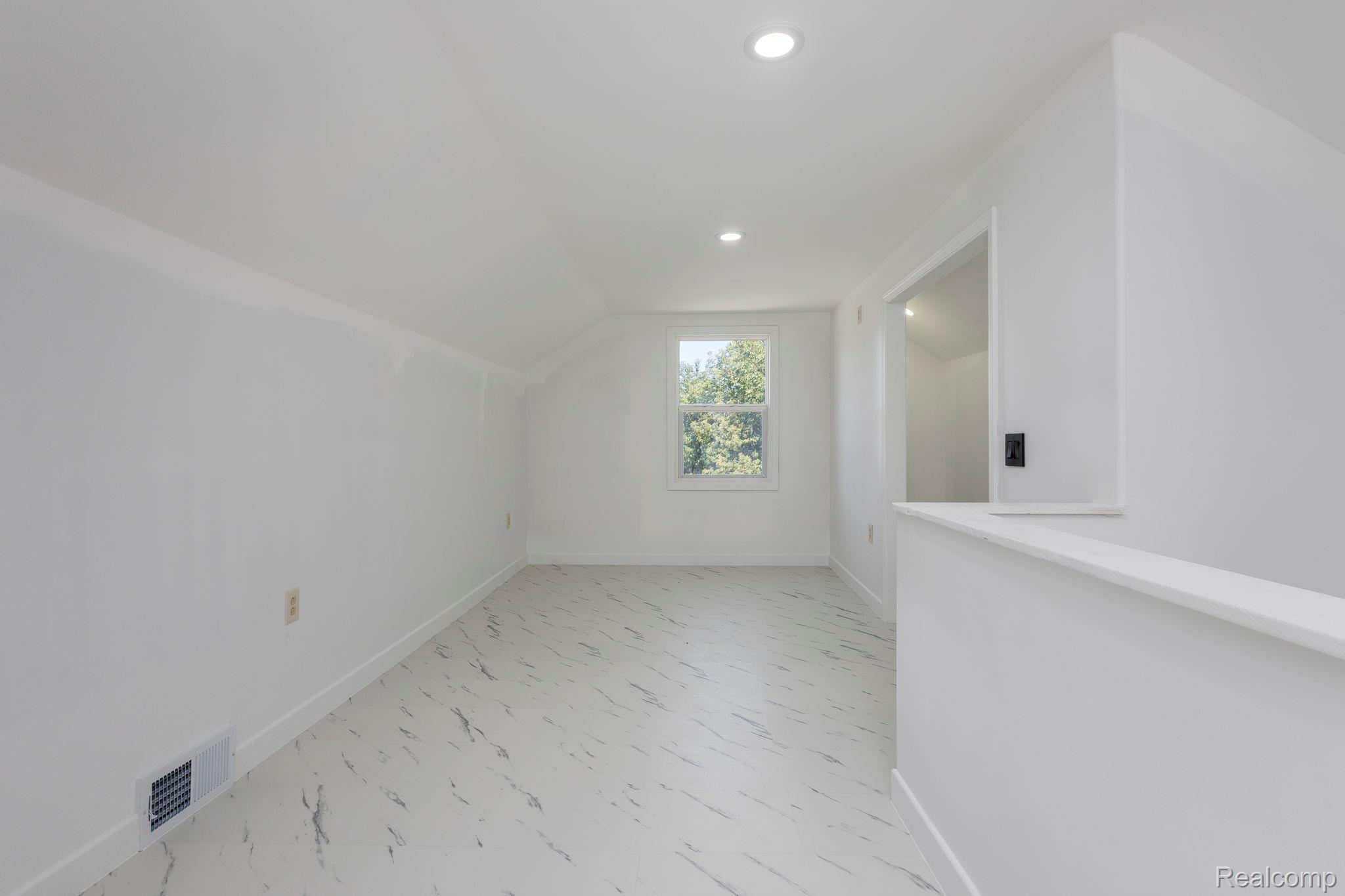 8076 Stahelin Avenue Property Photo 26