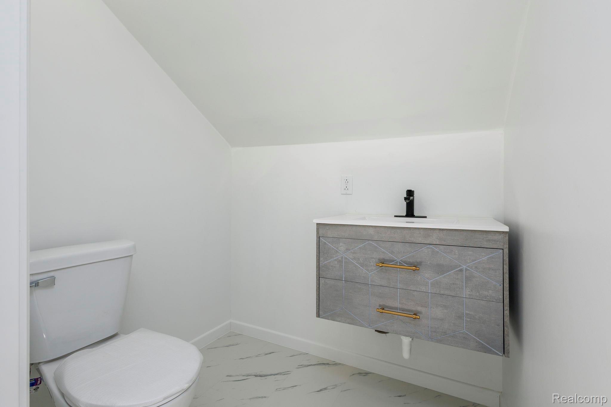 8076 Stahelin Avenue Property Photo 30
