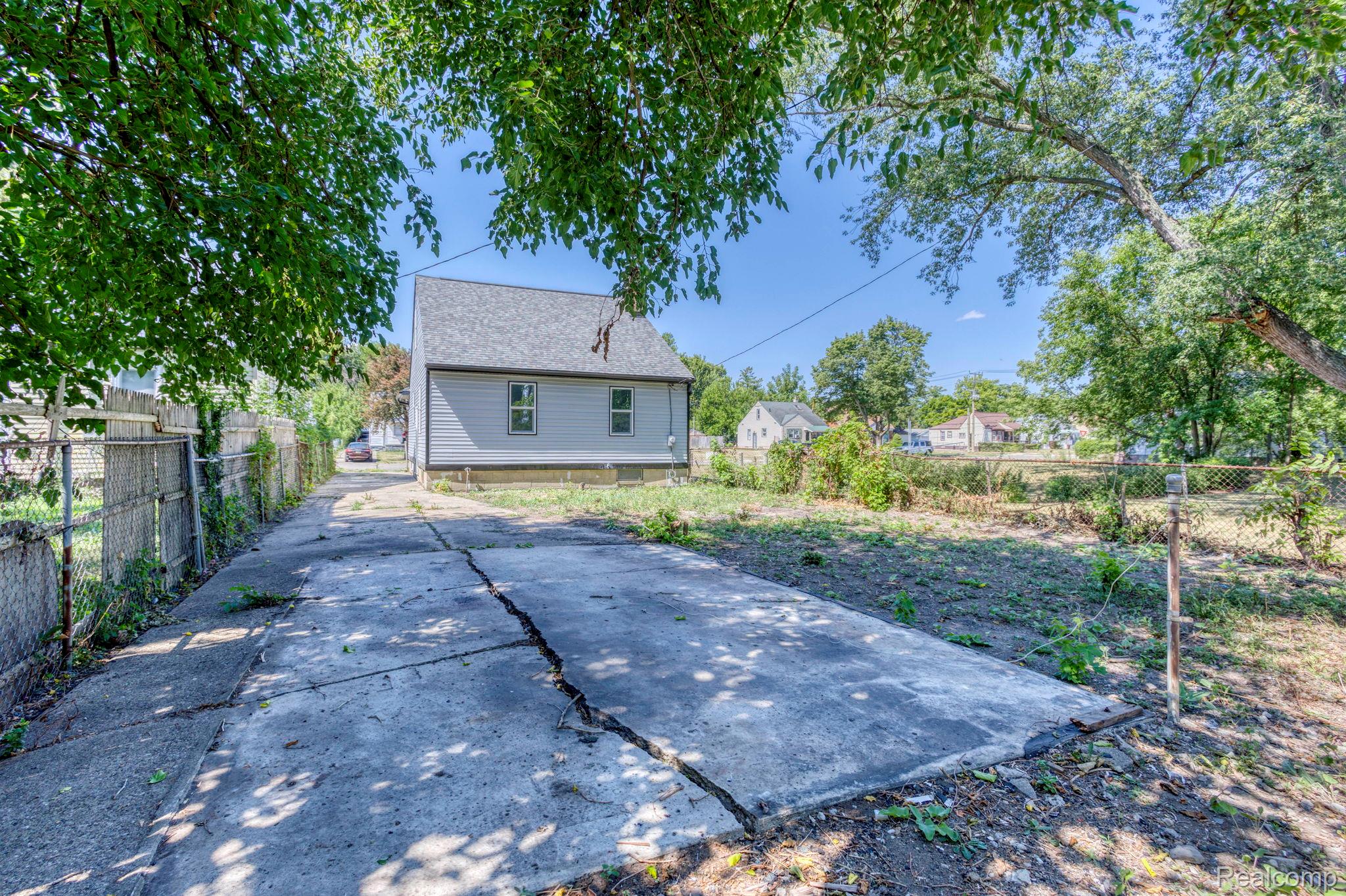 8076 Stahelin Avenue Property Photo 34