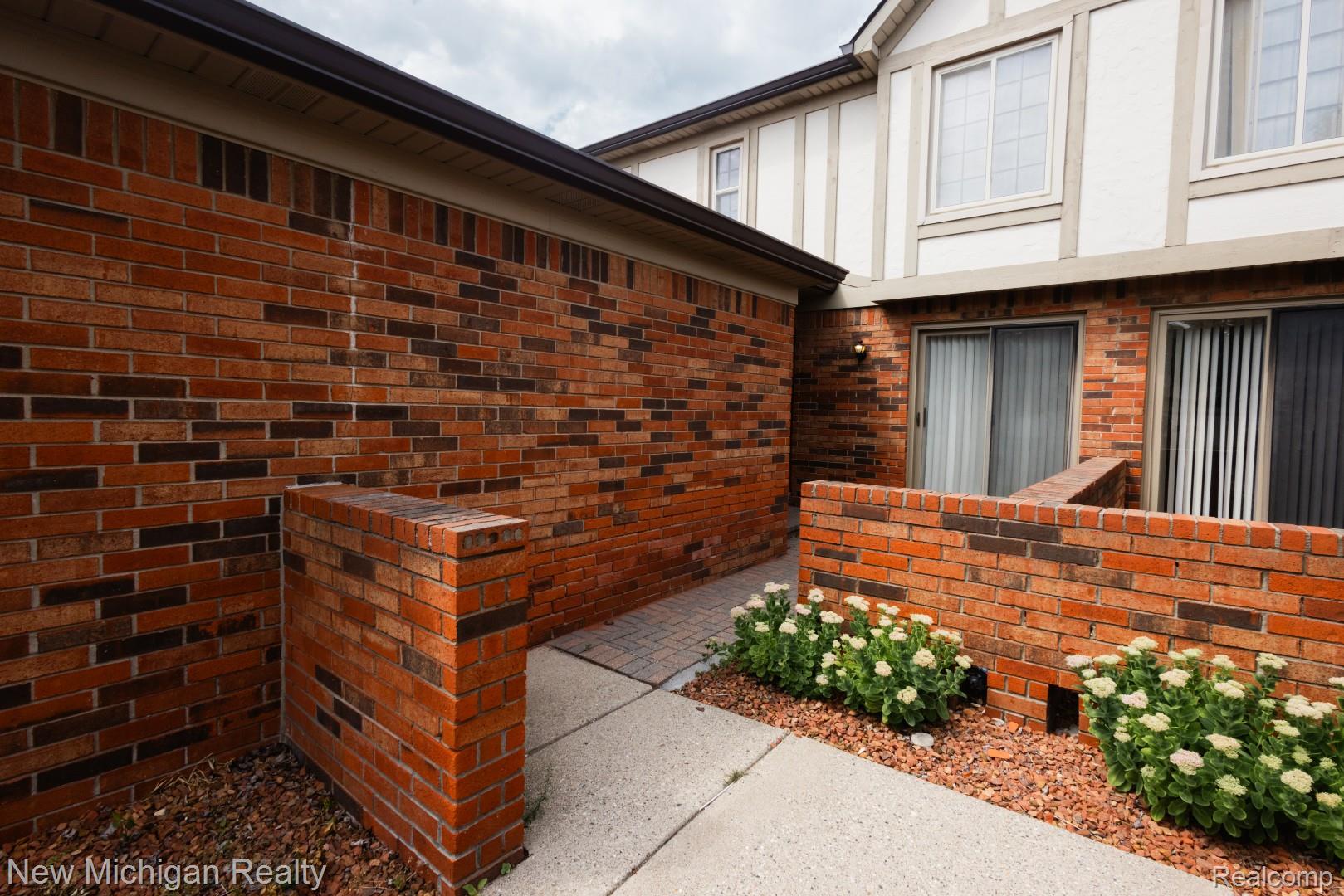 49355 Marquette Court Property Photo 4
