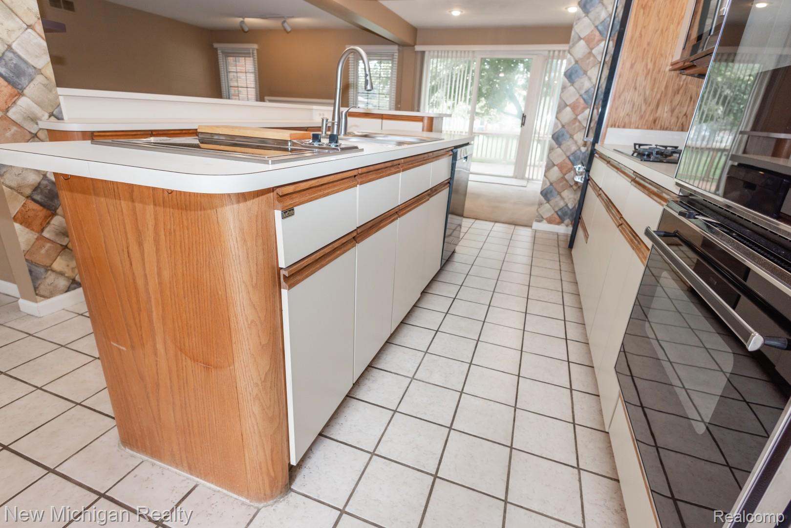 49355 Marquette Court Property Photo 14