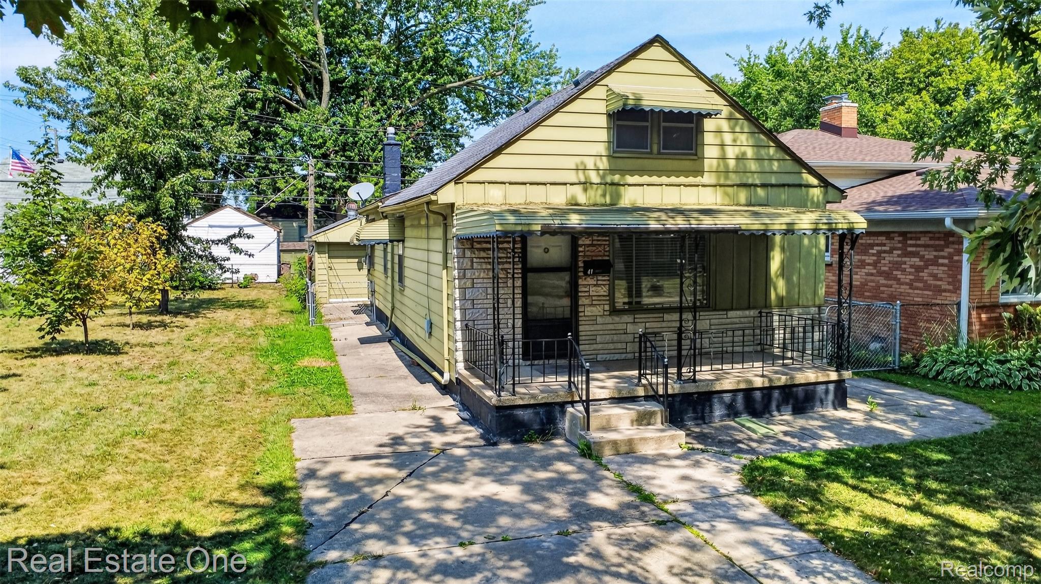 41 E Maxlow Avenue Property Photo 2