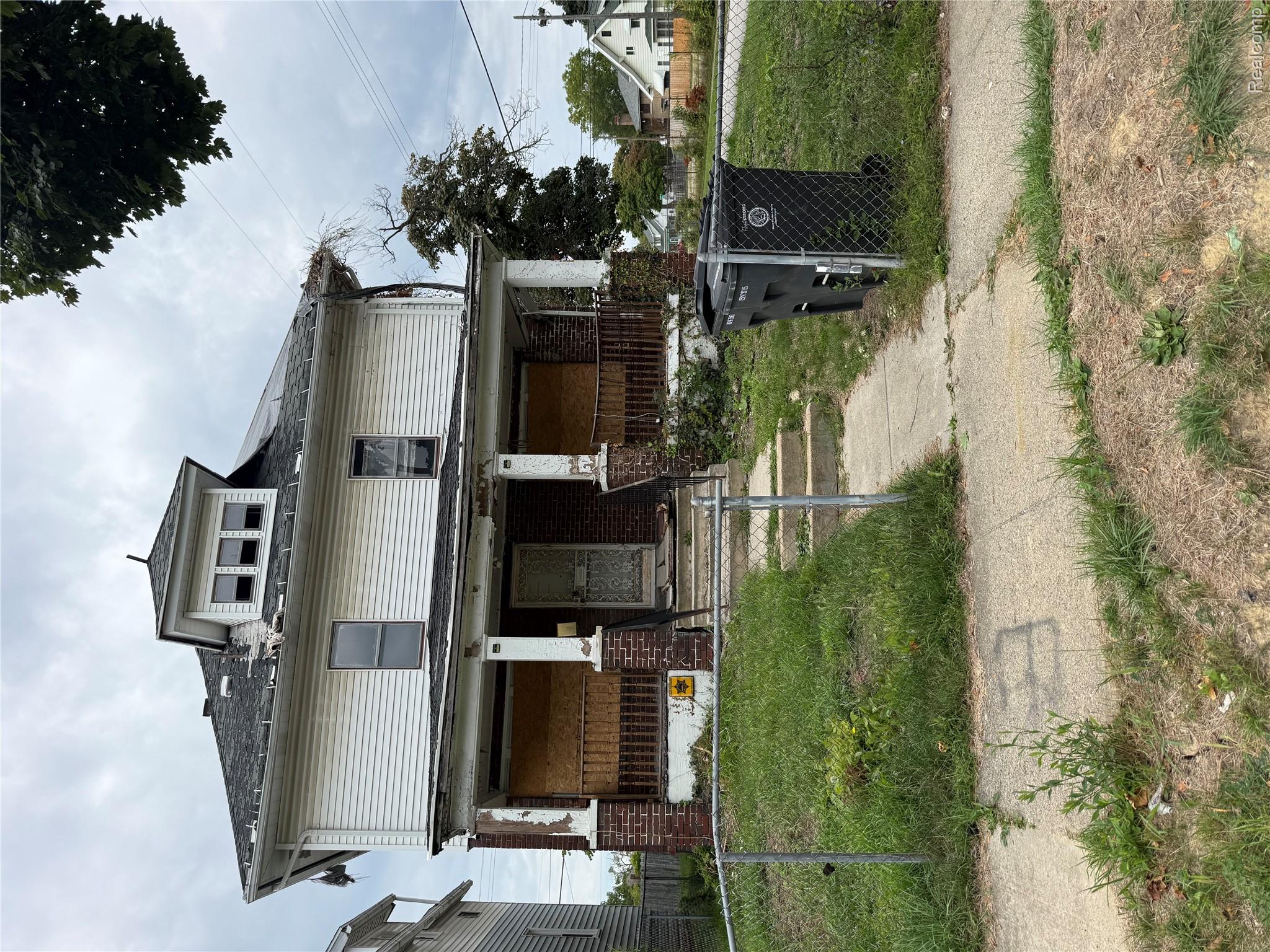 2025 Adams Avenue Property Photo 1