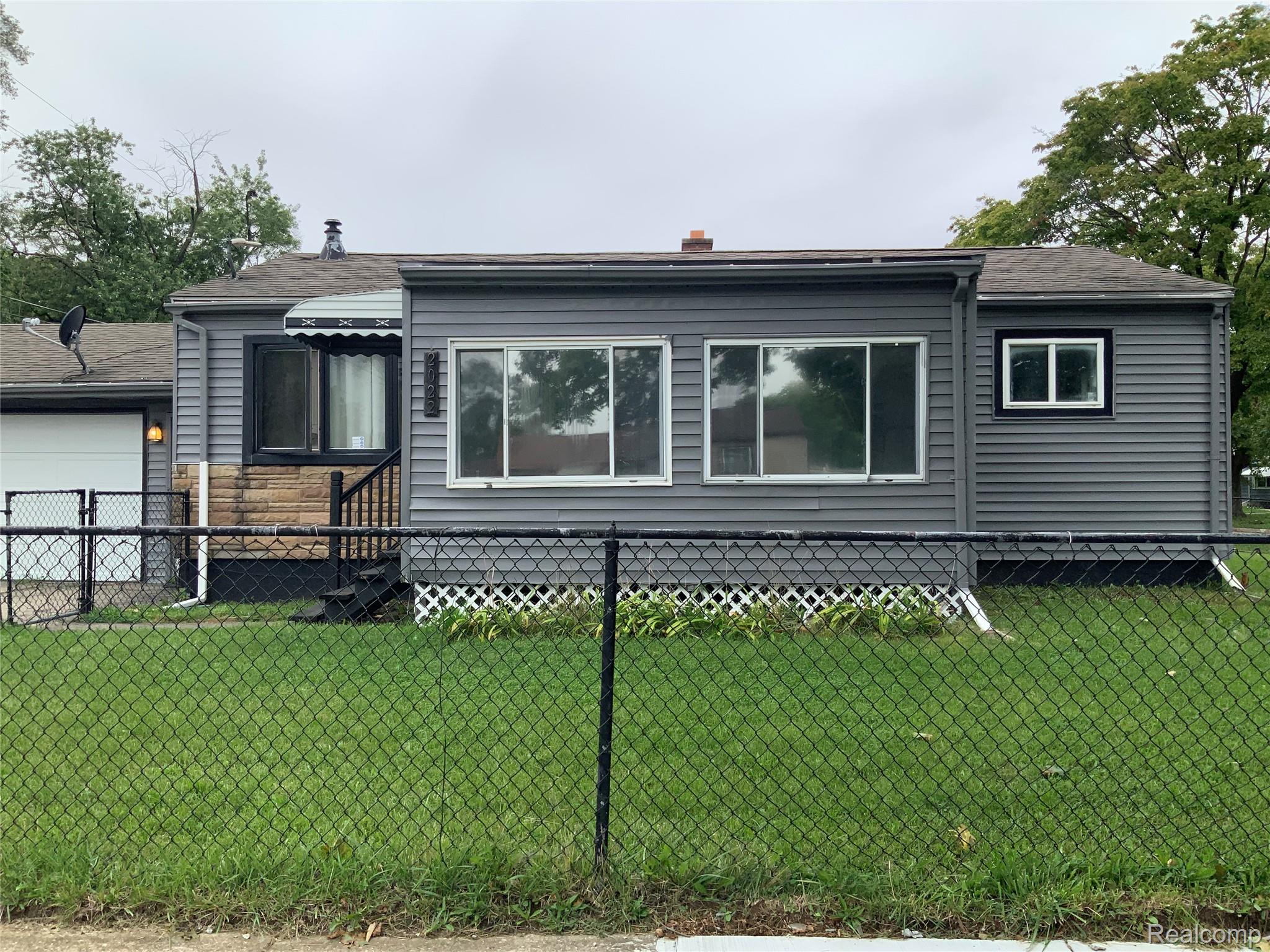 2022 S Dexter Street Property Photo 1