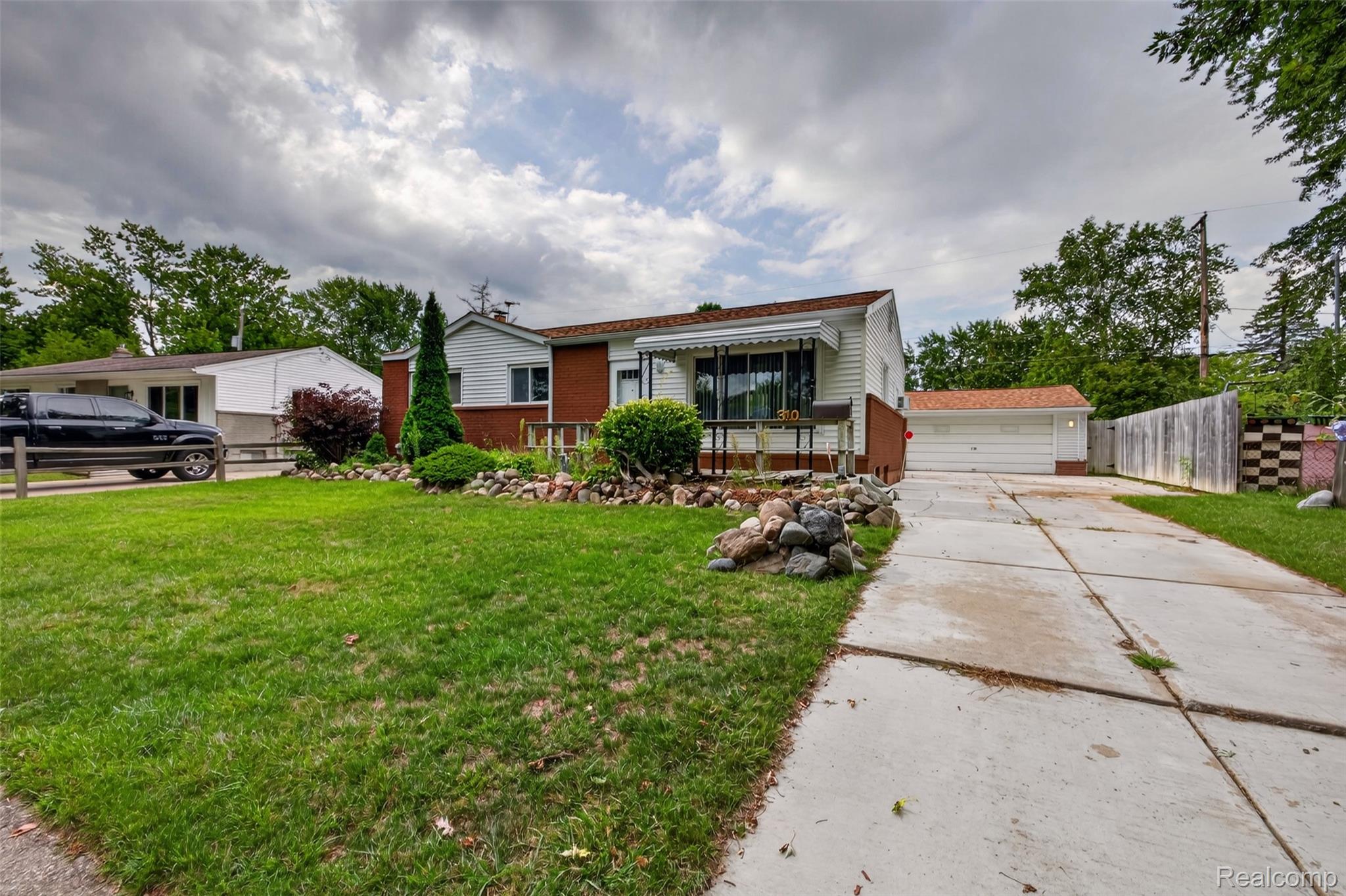 310 Tamarac Drive Property Photo 2