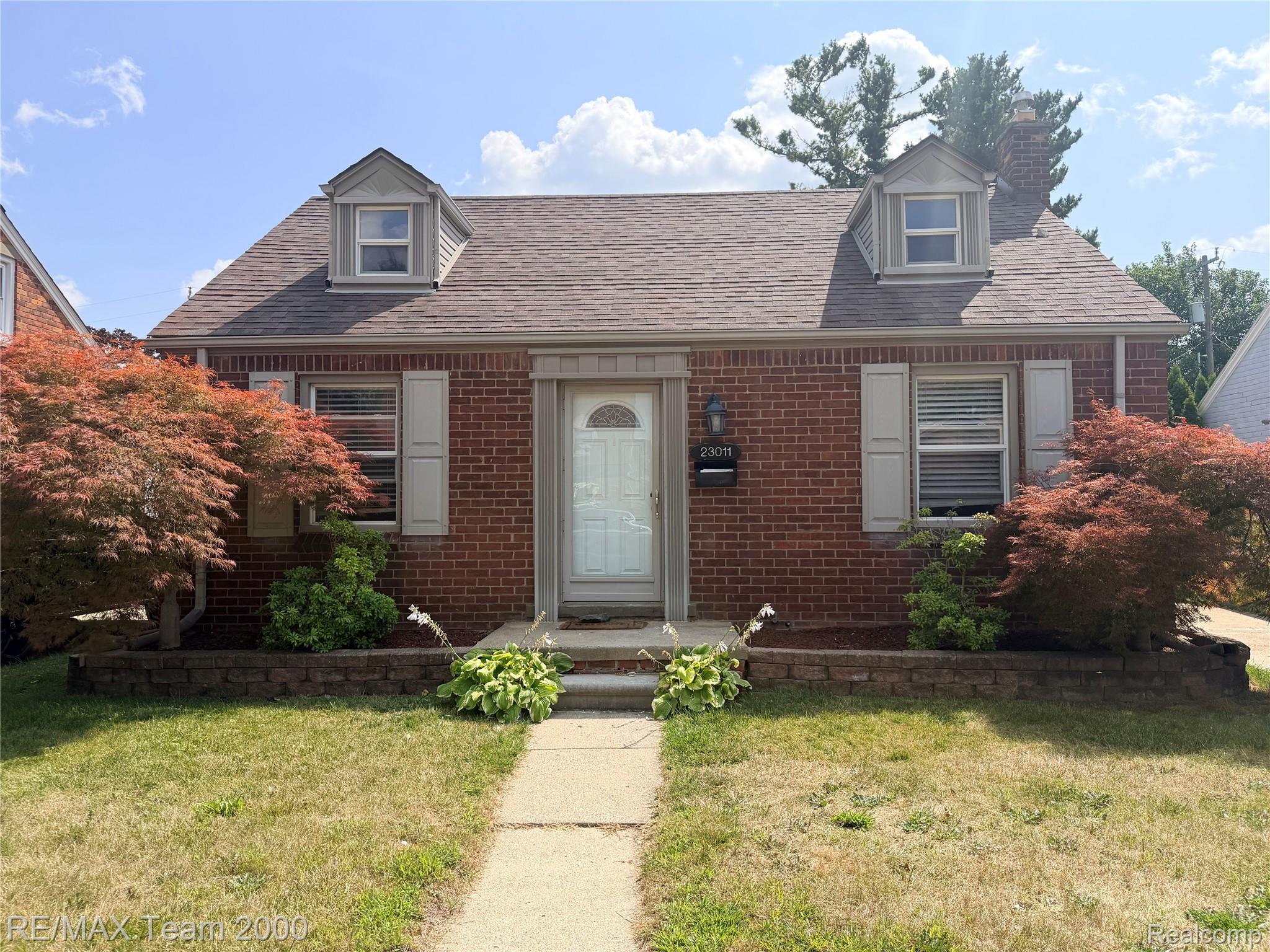 23011 Oak Street Property Photo 1
