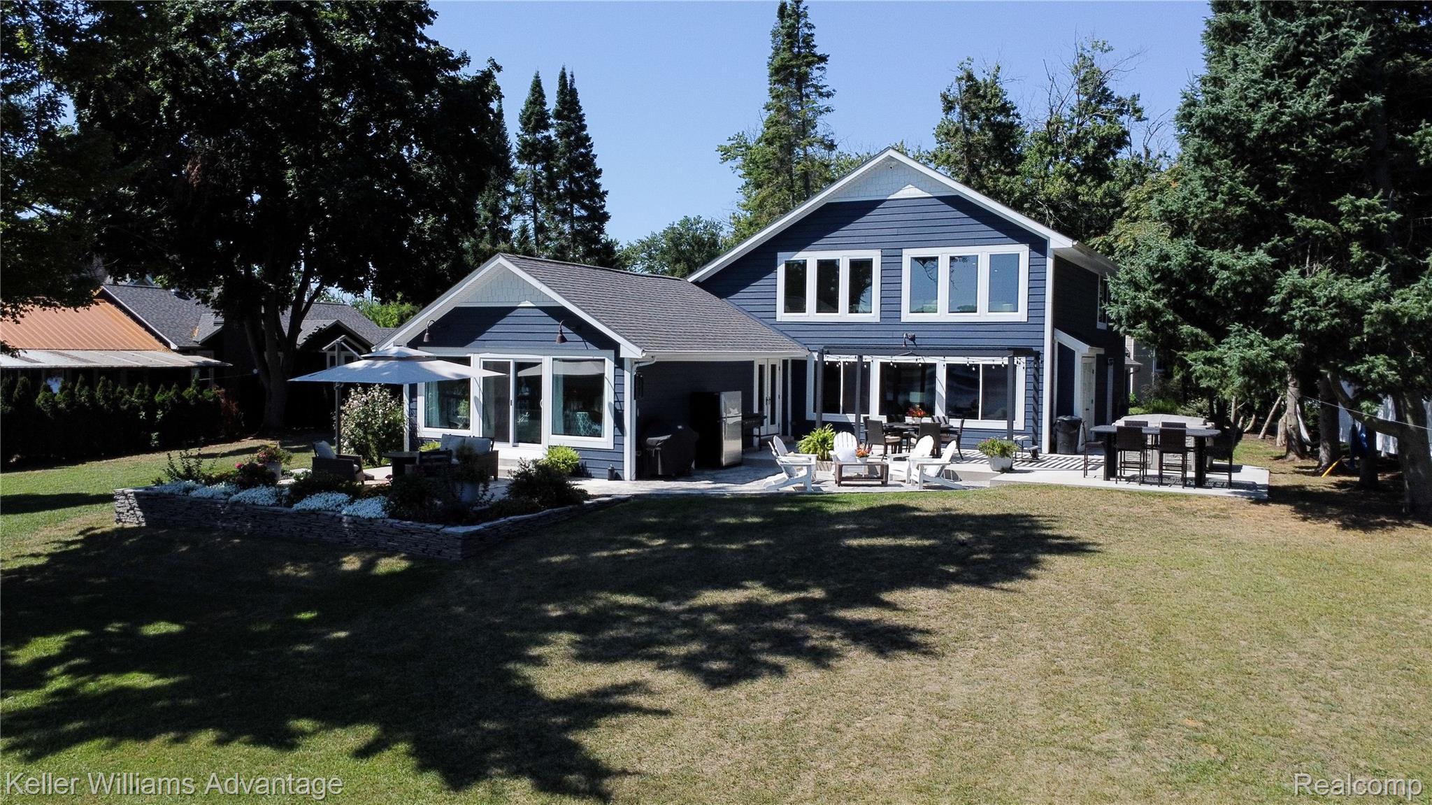 8806 Charbane Avenue Property Photo 2