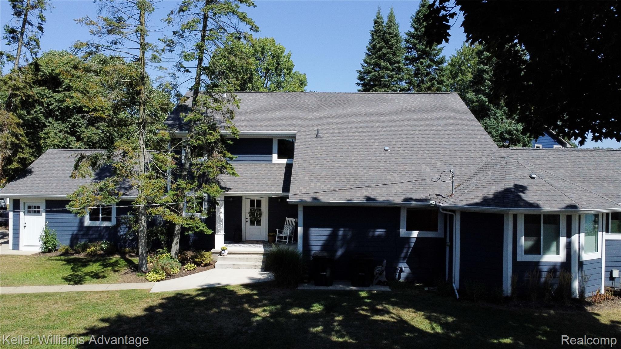 8806 Charbane Avenue Property Photo 3