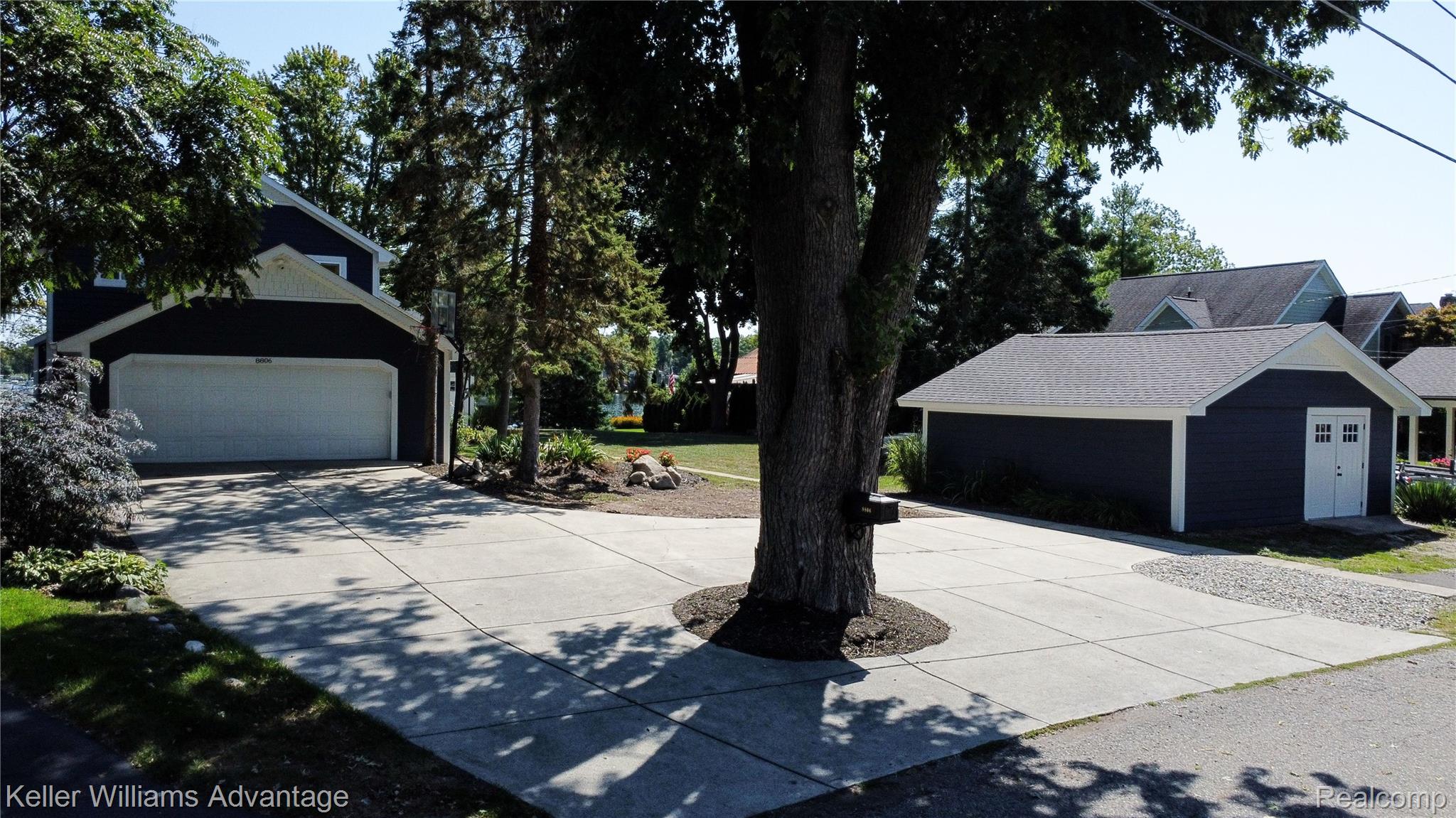 8806 Charbane Avenue Property Photo 4