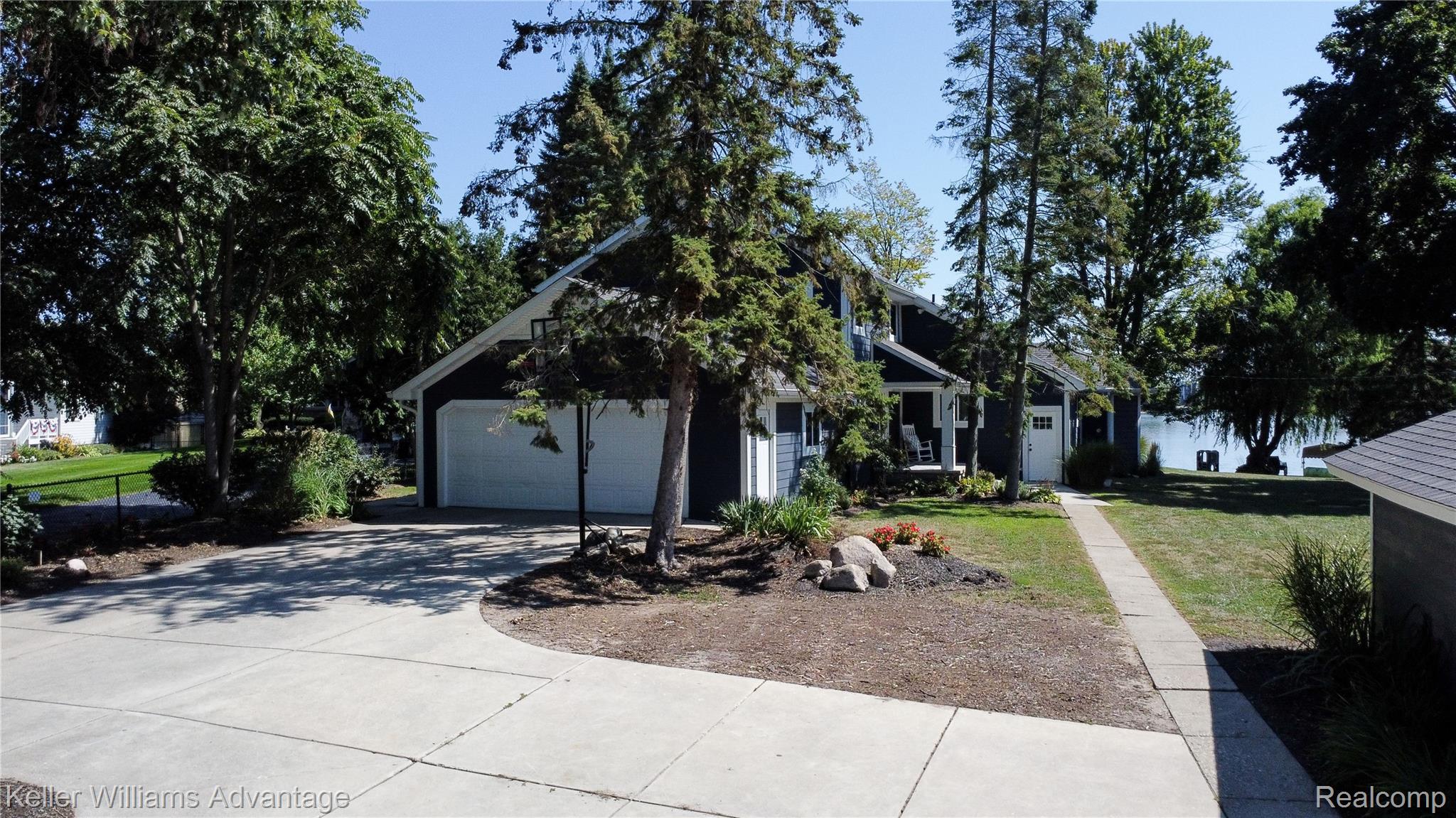 8806 Charbane Avenue Property Photo 5