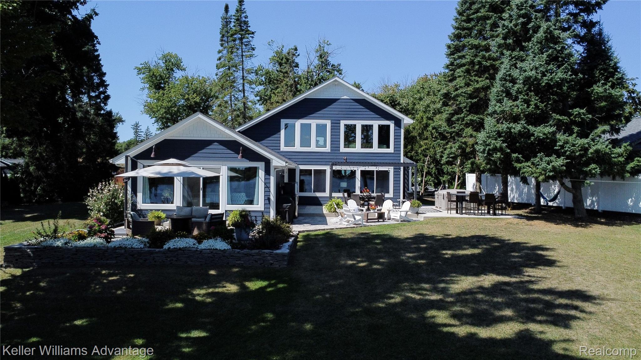 8806 Charbane Avenue Property Photo 7