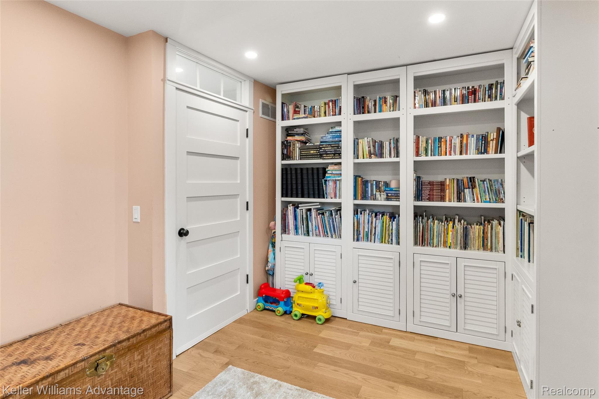 8806 Charbane Avenue Property Photo 36