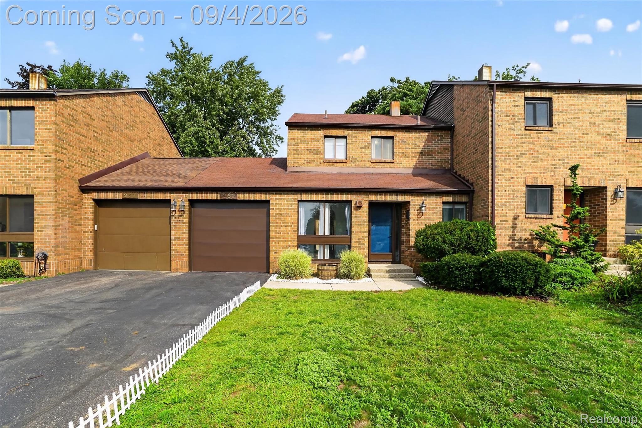 261 Heritage Commons Street Property Photo 1