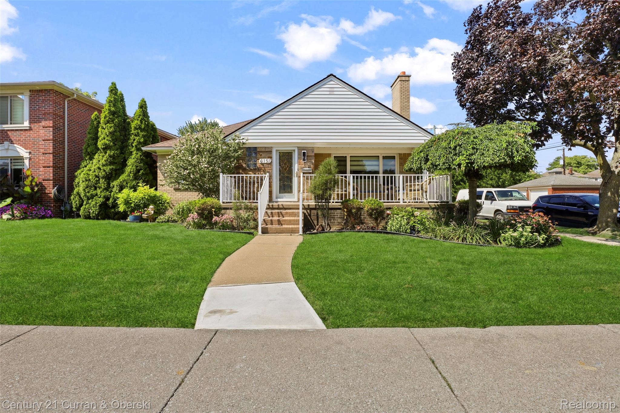 6151 Oakman Boulevard Property Photo 1