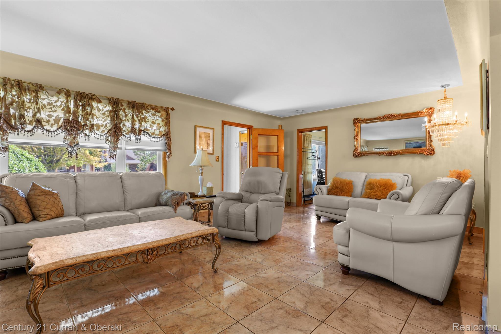 6151 Oakman Boulevard Property Photo 5