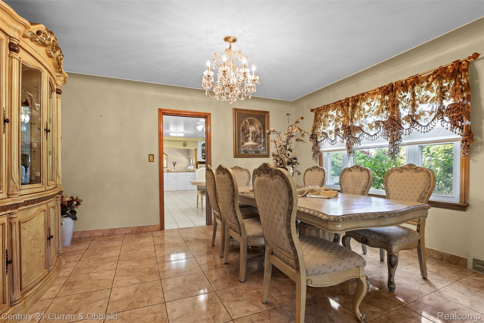 6151 Oakman Boulevard Property Photo 6