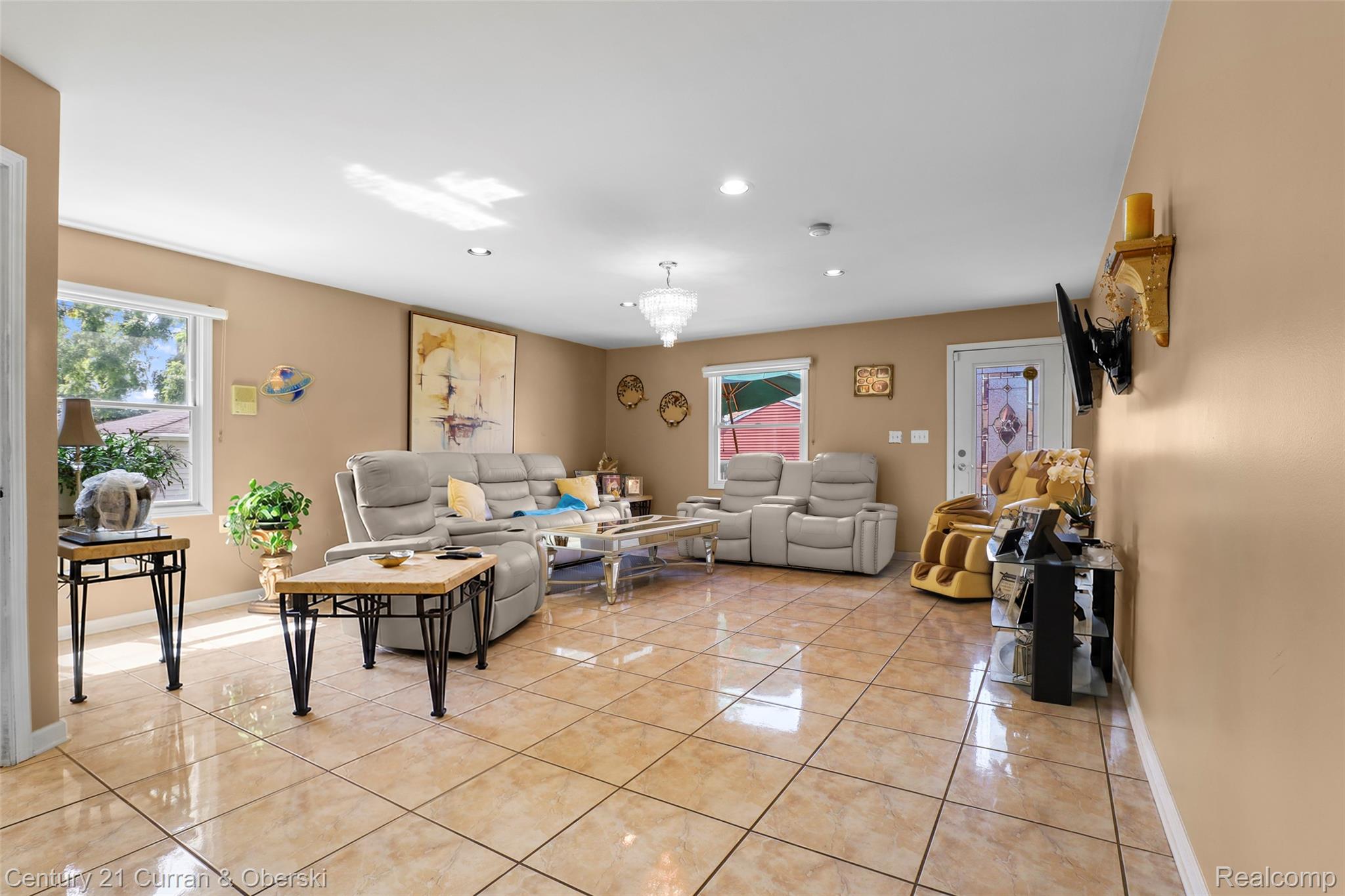 6151 Oakman Boulevard Property Photo 8
