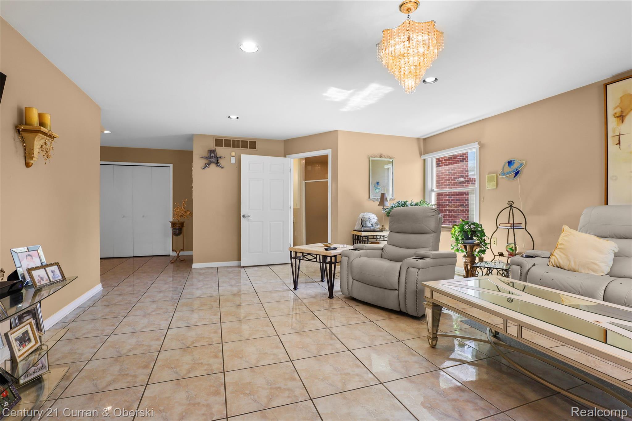 6151 Oakman Boulevard Property Photo 9