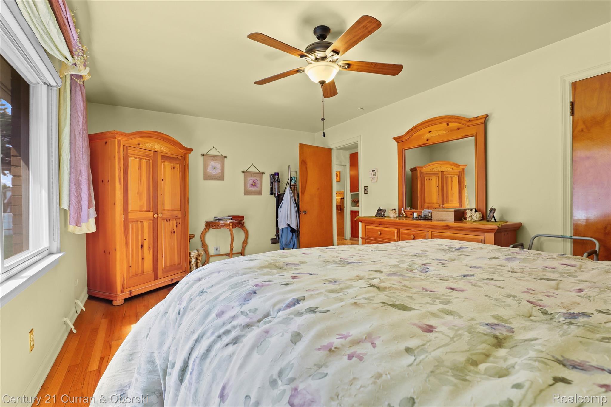 6151 Oakman Boulevard Property Photo 23
