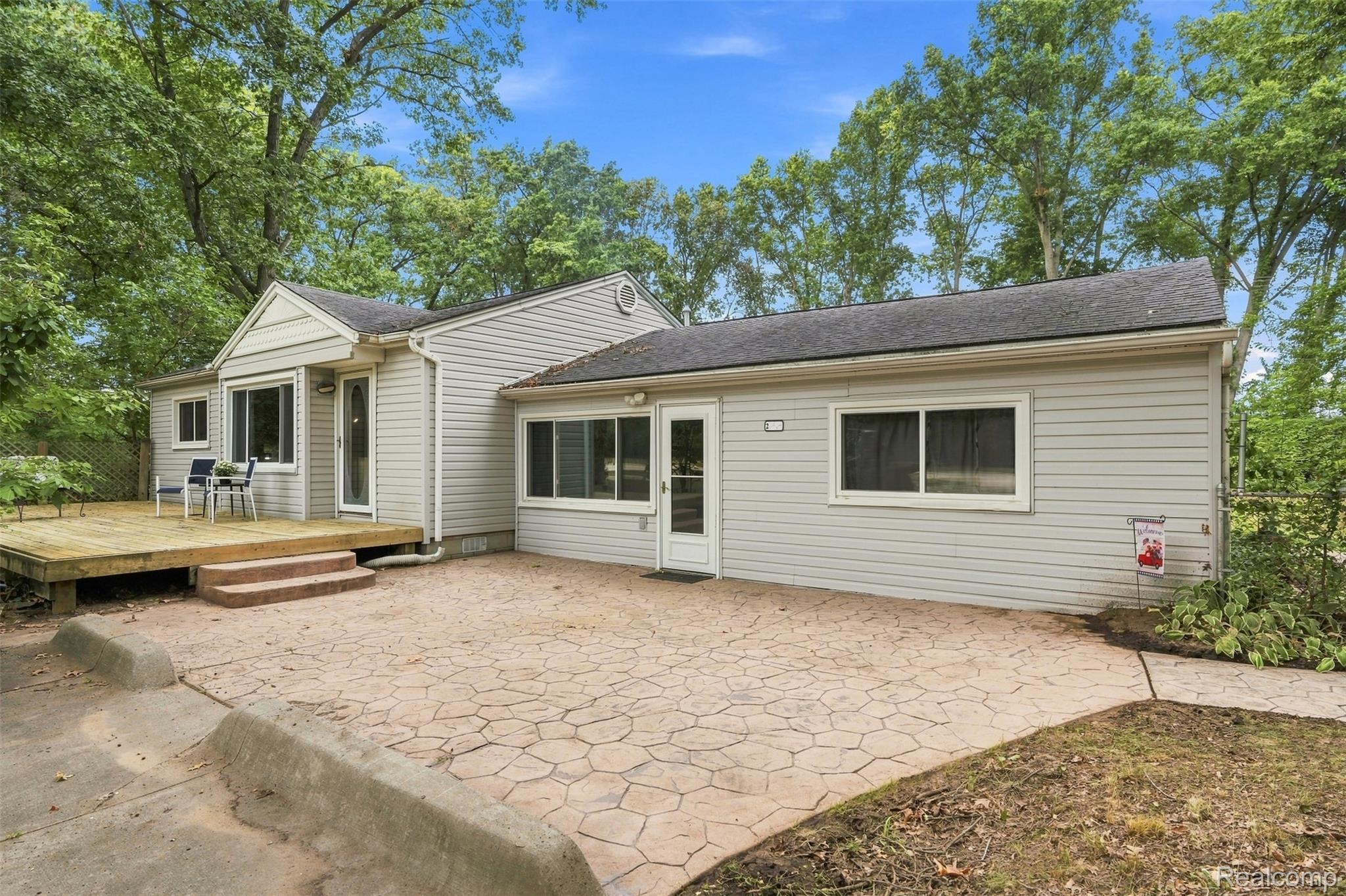 23366 Superior Parkway Property Photo 1