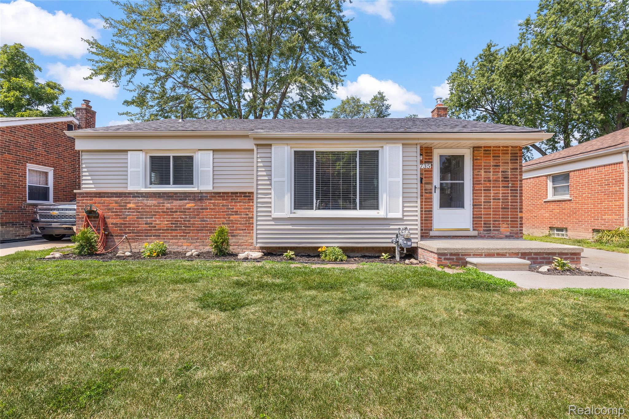 6735 Whitby Street Property Photo 1