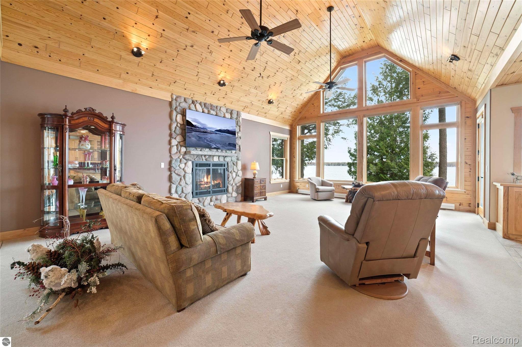 4805 E Shore Drive Property Photo 12