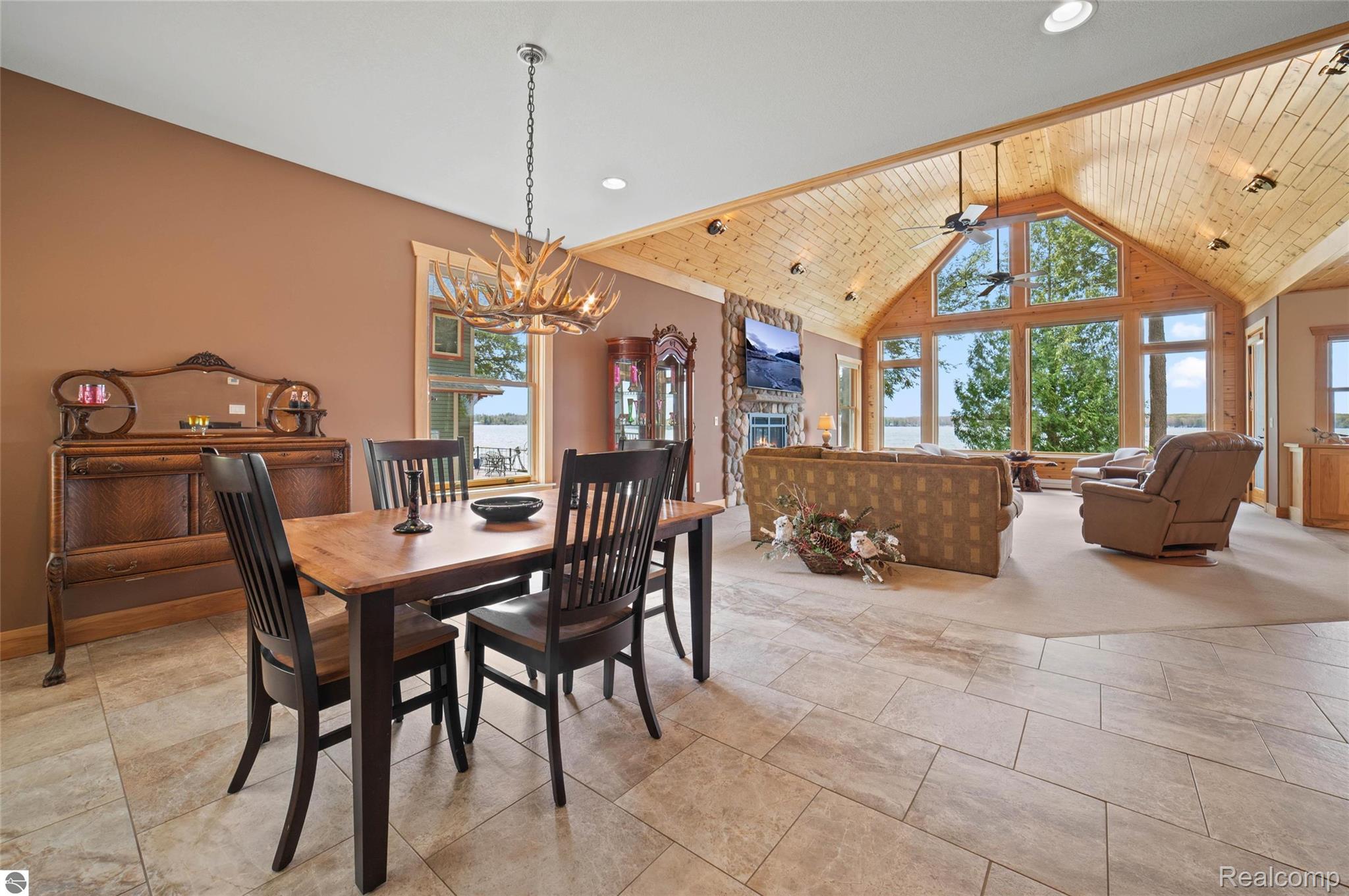 4805 E Shore Drive Property Photo 13