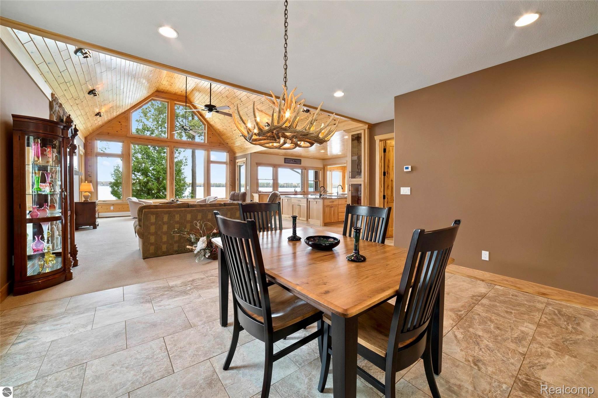 4805 E Shore Drive Property Photo 14