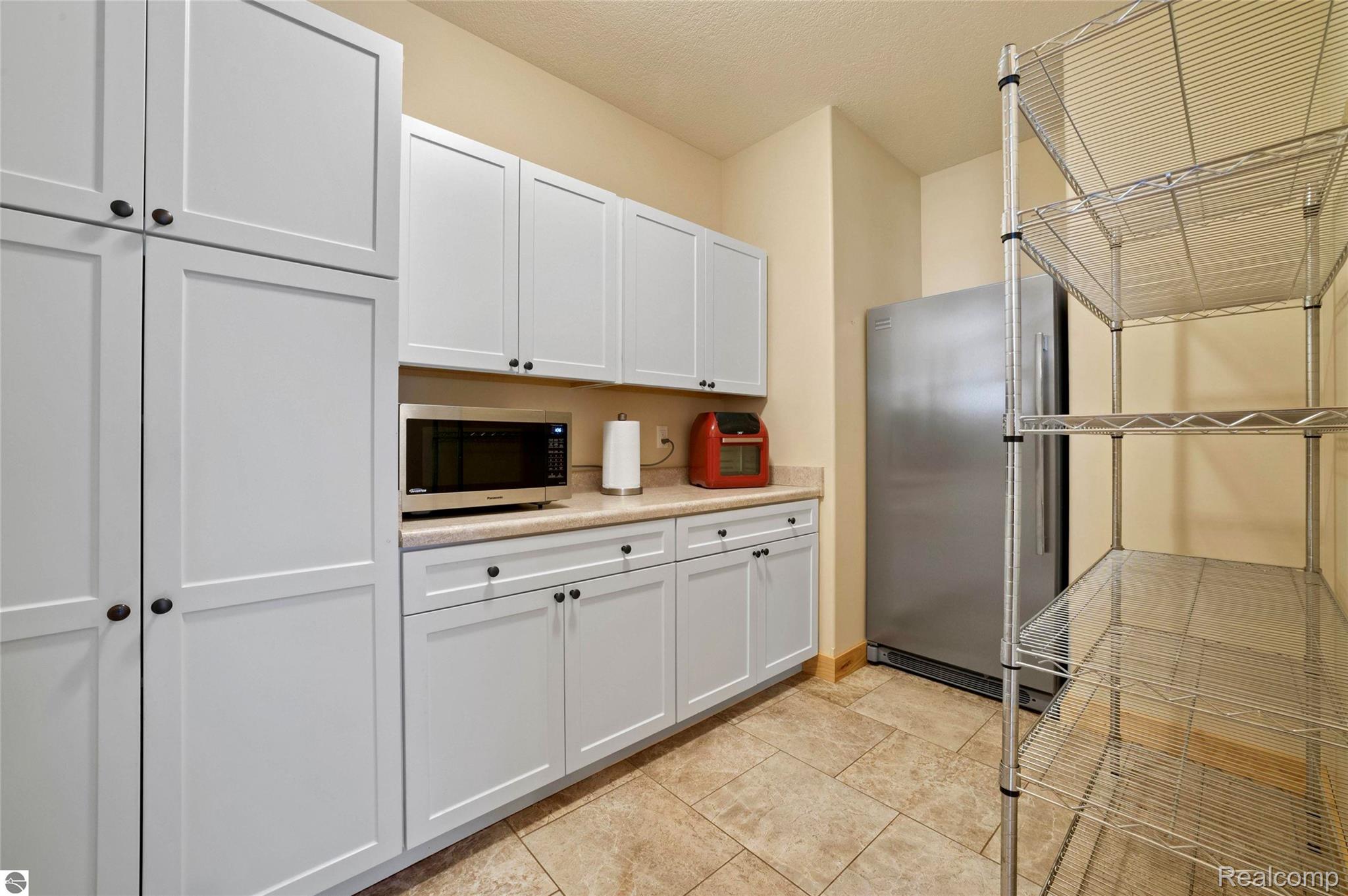 4805 E Shore Drive Property Photo 18
