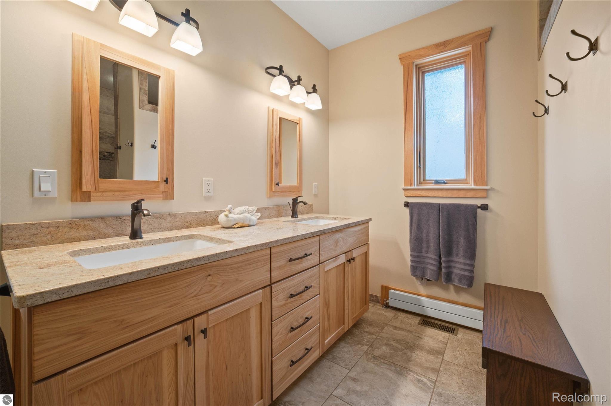 4805 E Shore Drive Property Photo 25