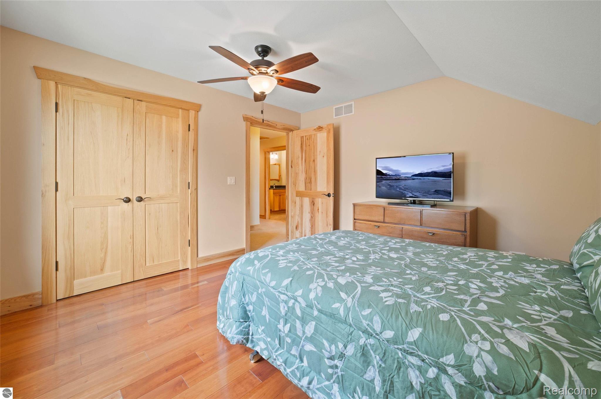 4805 E Shore Drive Property Photo 33