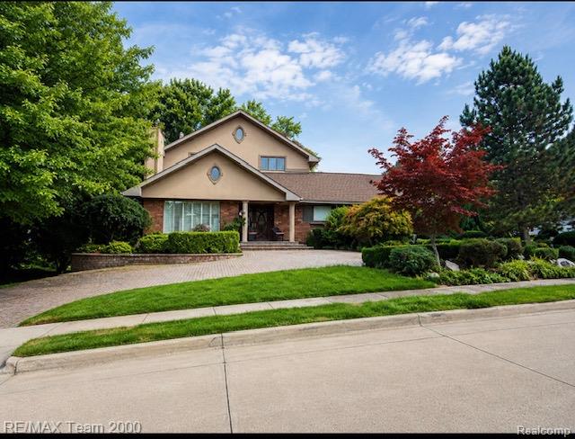 200 Barrington Place Property Photo 1