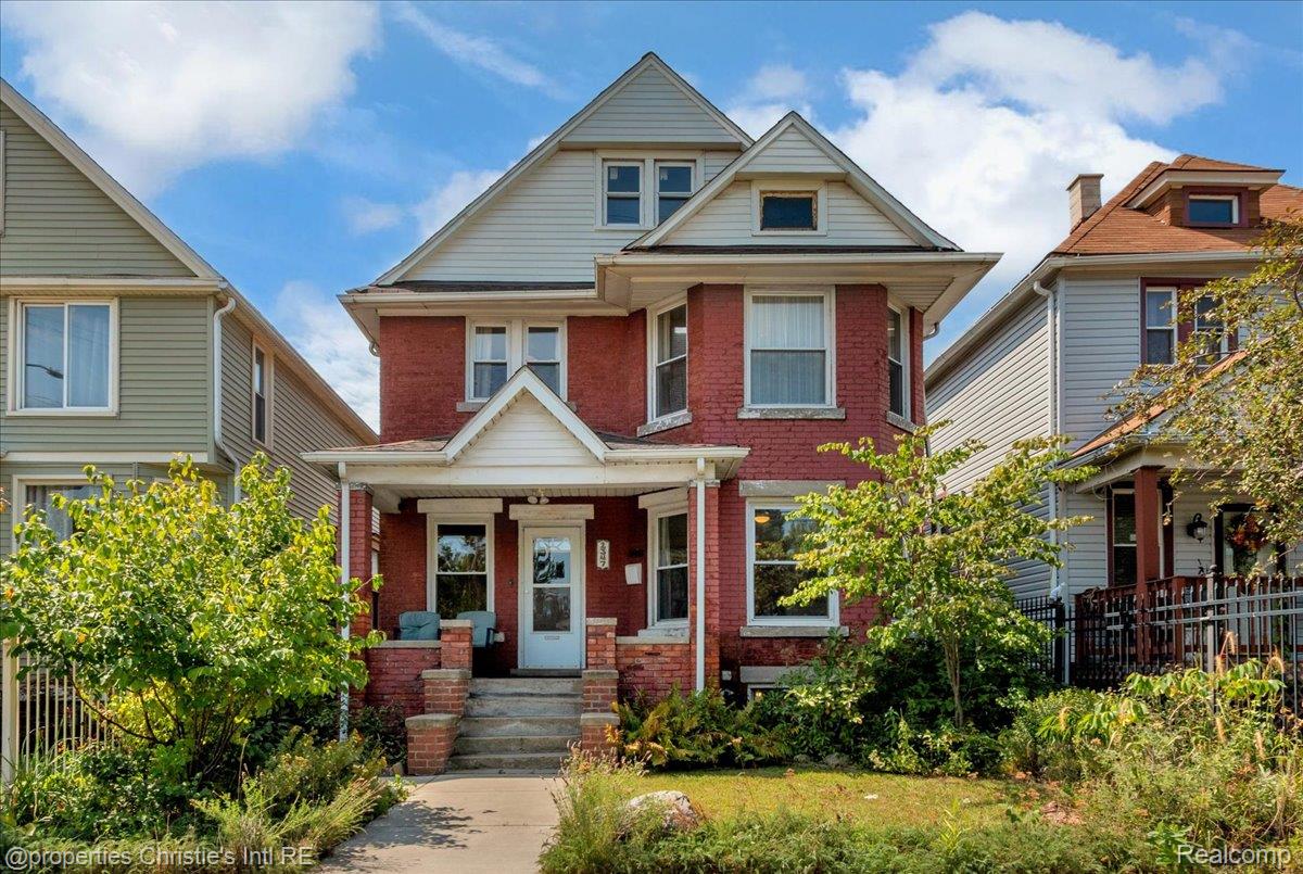 2347 Clark Street Property Photo 2